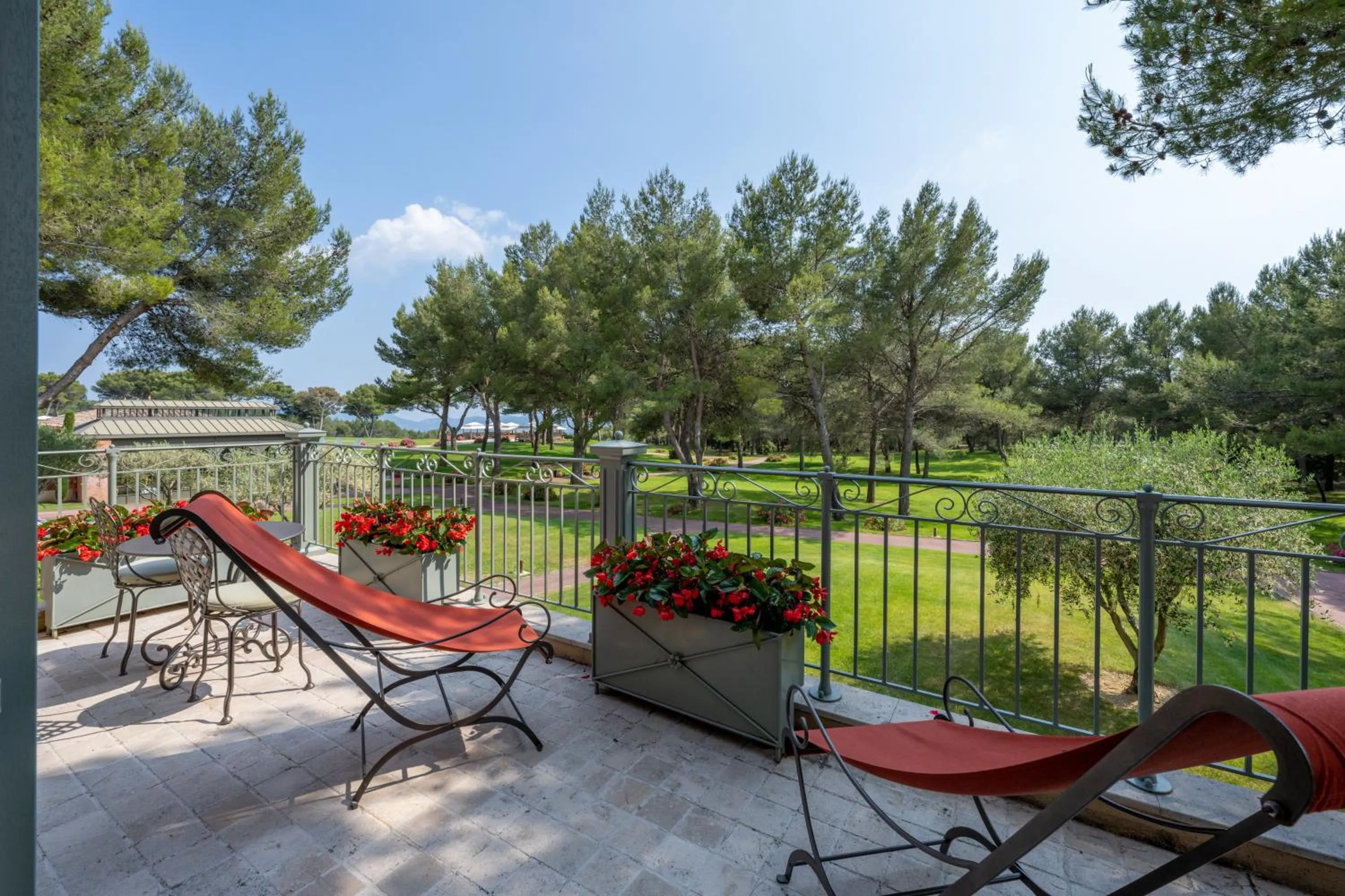 Balcony/Terrace in L'Hôtel & Spa du Castellet