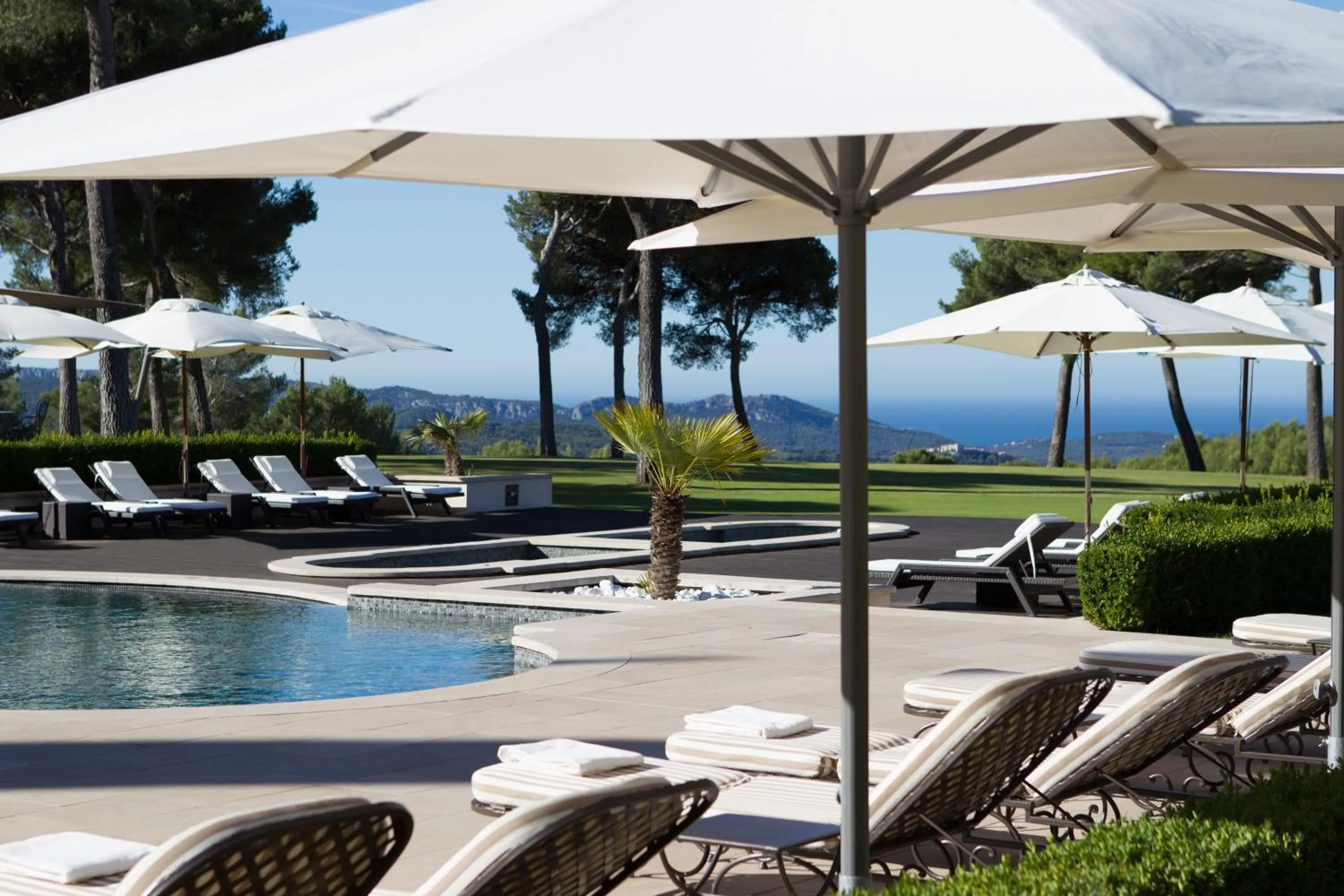 Swimming pool in L'Hôtel & Spa du Castellet