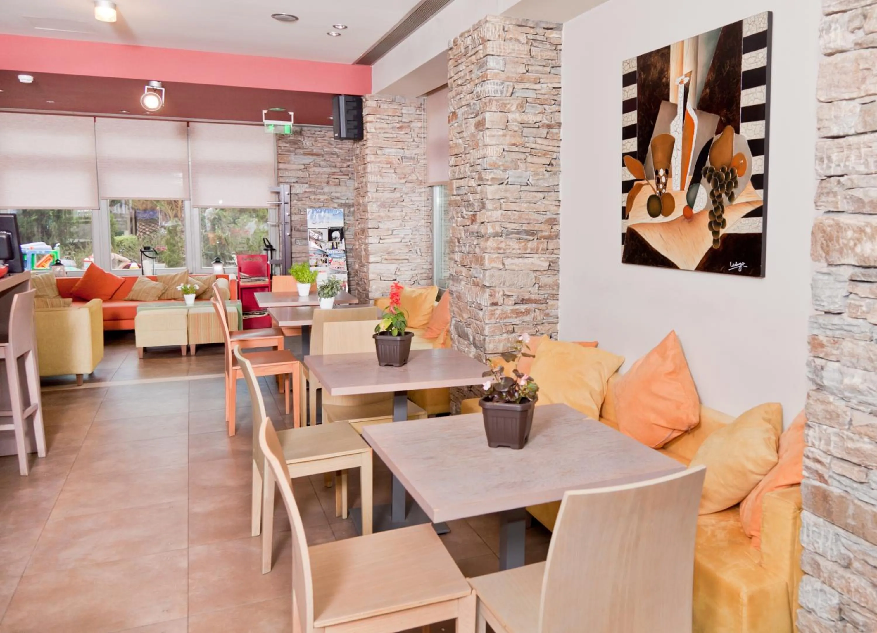 Restaurant/places to eat in Astros Beach Boutique Hotel