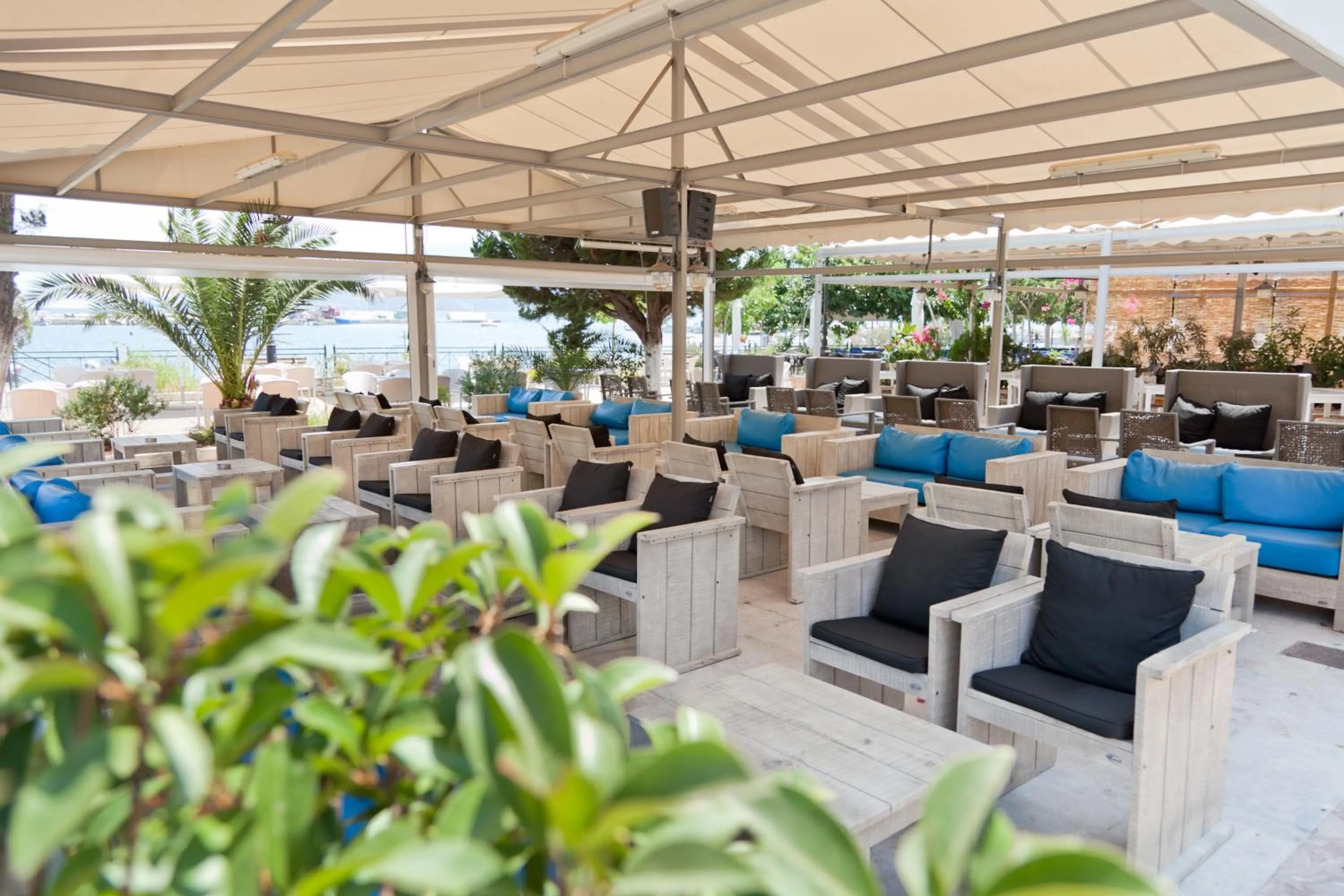 Restaurant/places to eat in Astros Beach Boutique Hotel