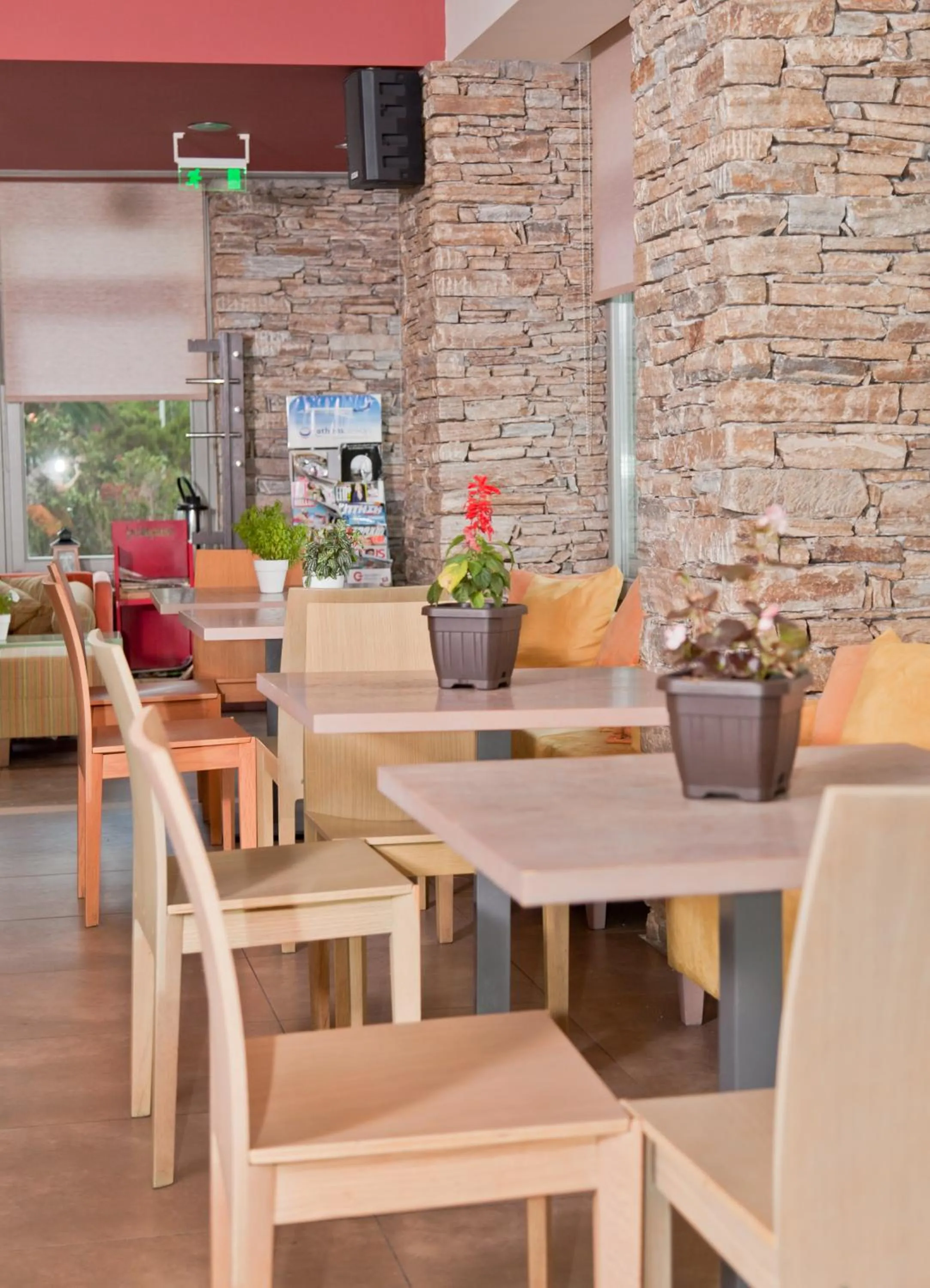 Restaurant/places to eat in Astros Beach Boutique Hotel