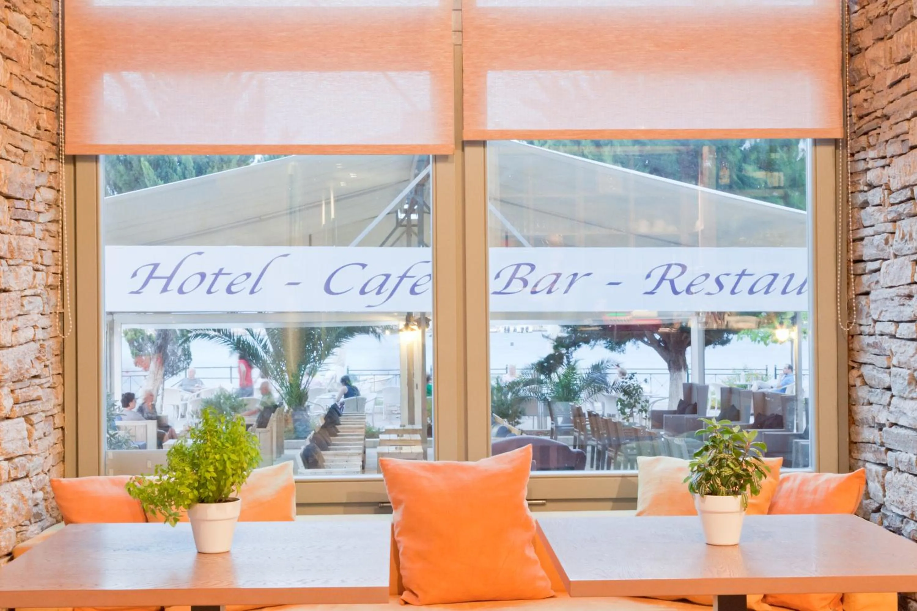 Restaurant/places to eat in Astros Beach Boutique Hotel