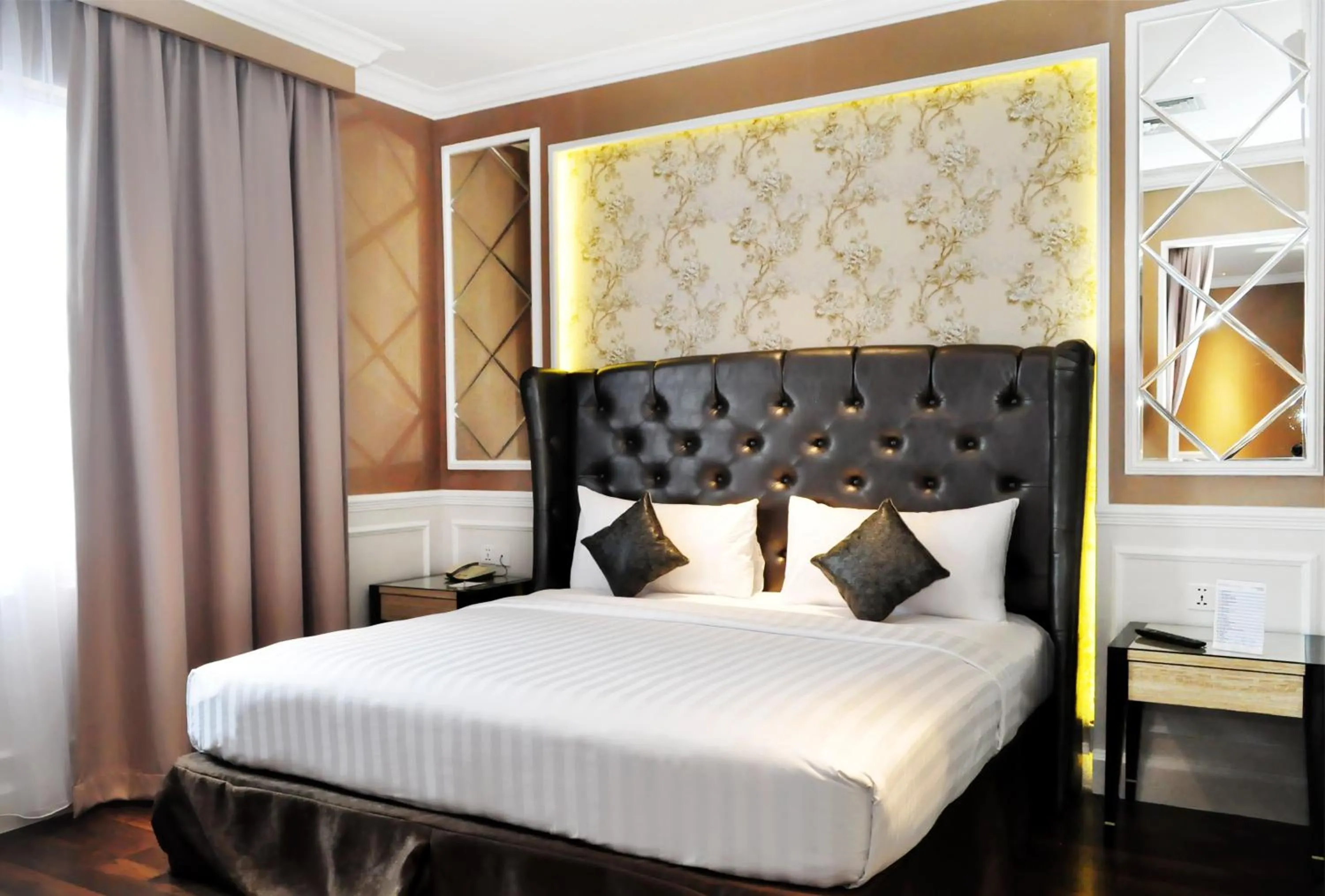 Bed in Royal Palm Hotel & Conference Center Cengkareng