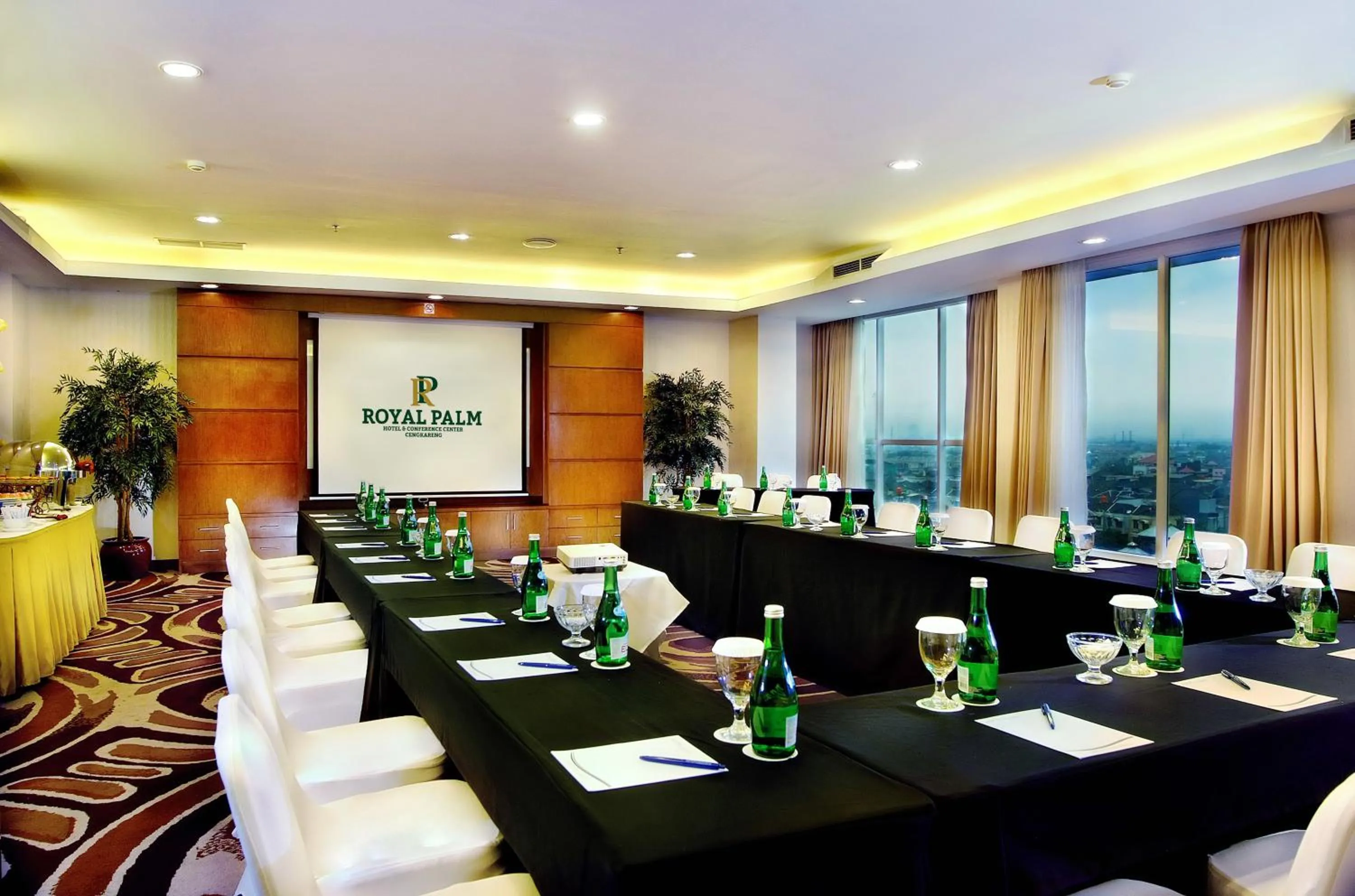 Meeting/conference room in Royal Palm Hotel & Conference Center Cengkareng