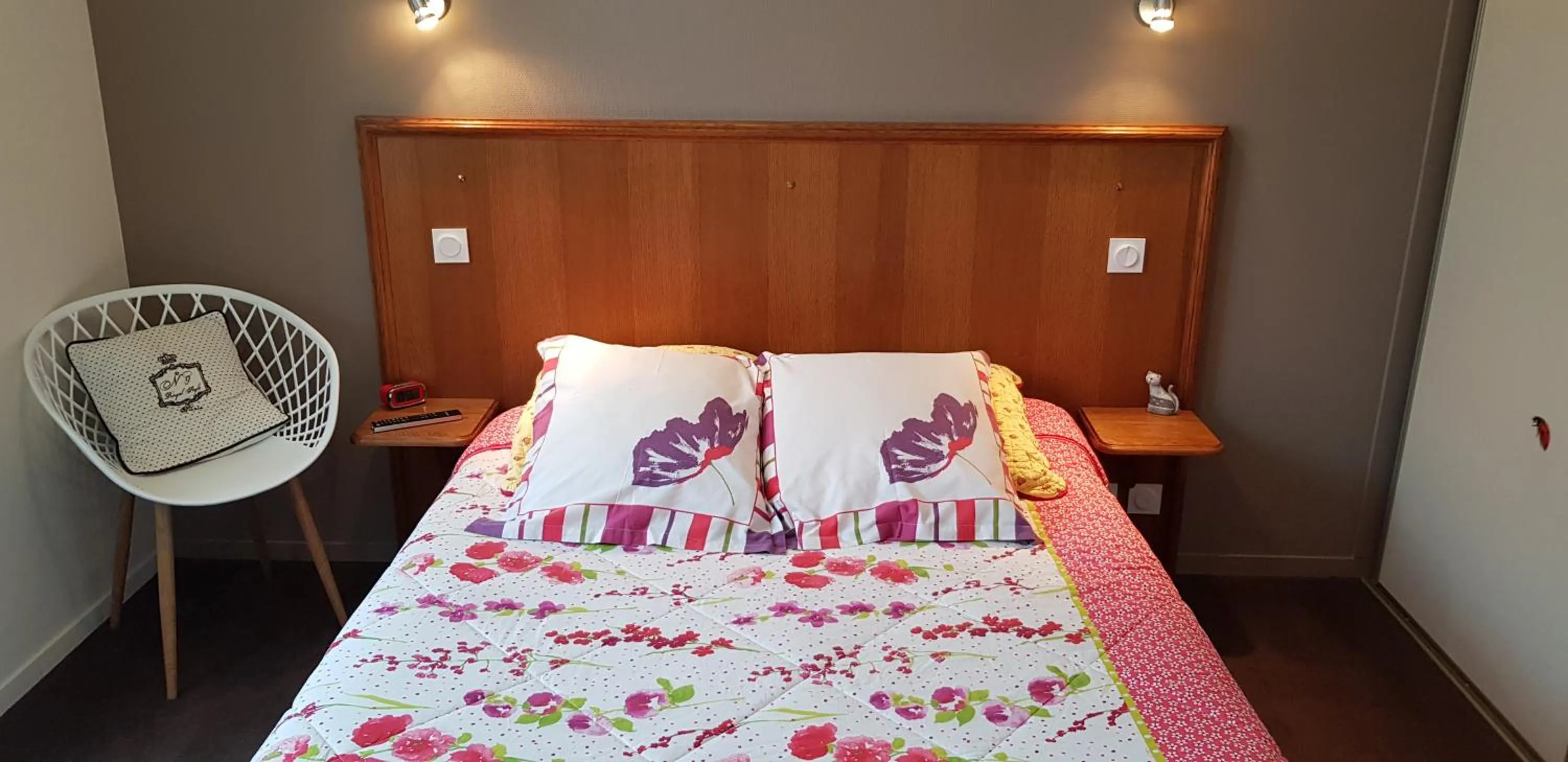 Photo of the whole room, Bed in Au Bosquet Fleuri