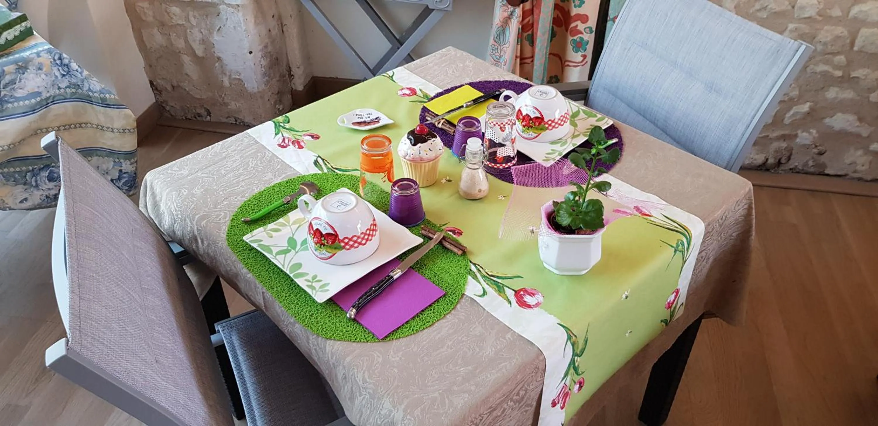 Restaurant/places to eat in Au Bosquet Fleuri