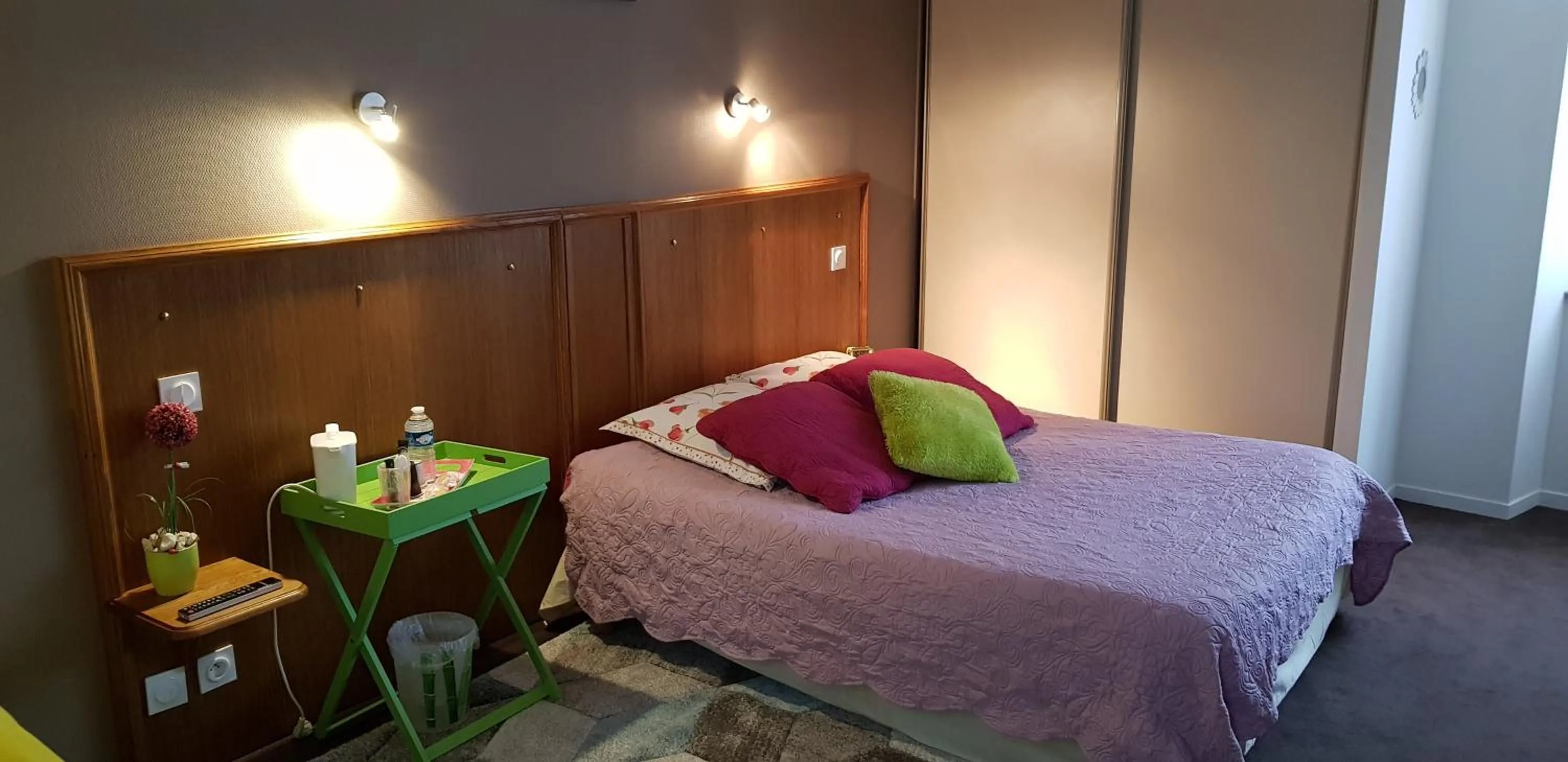 Photo of the whole room, Bed in Au Bosquet Fleuri