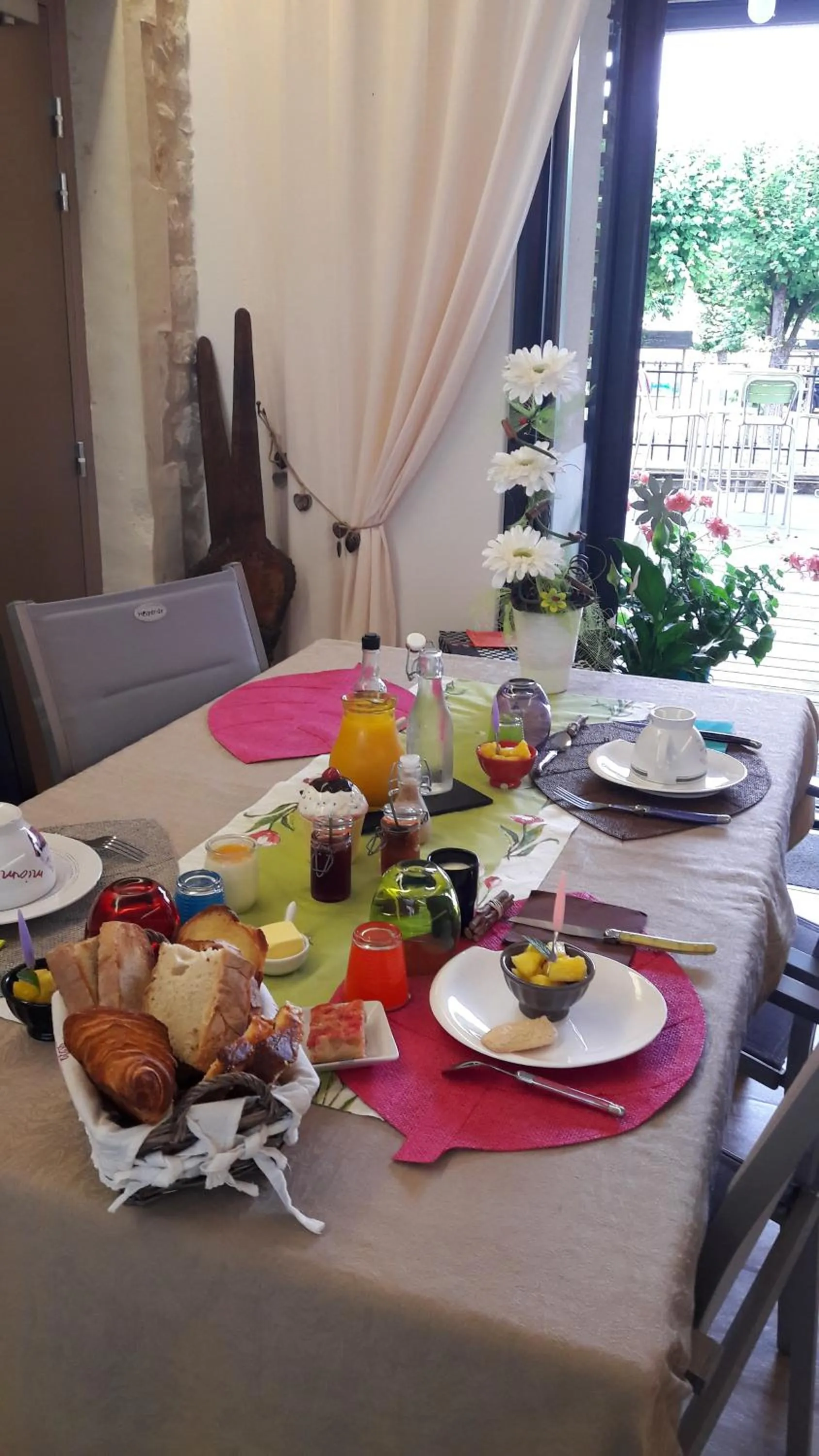Continental breakfast in Au Bosquet Fleuri
