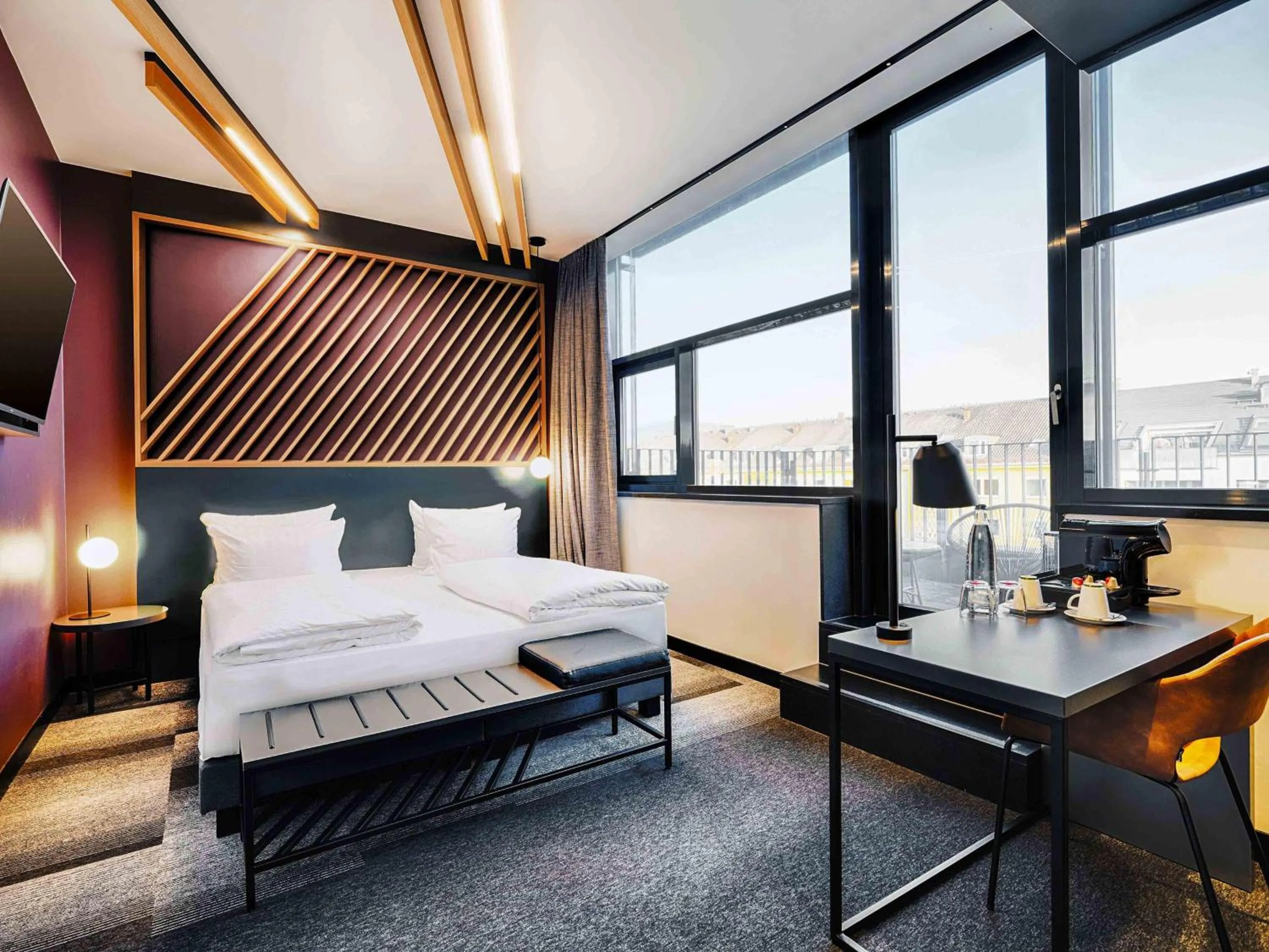 TV and multimedia, Bed in B&B Hotel München-Moosach