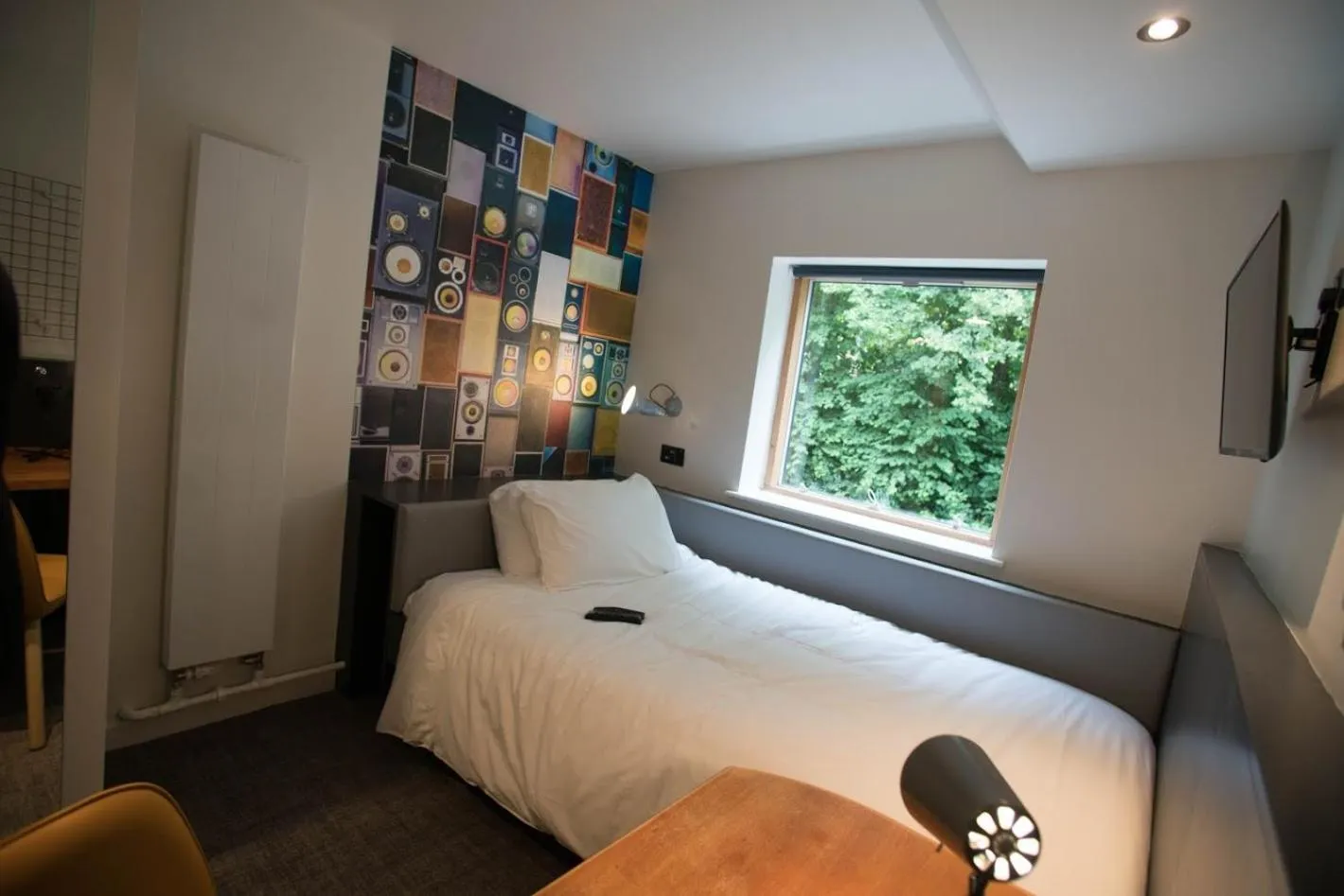 Bedroom, Bed in Jonas Hotel