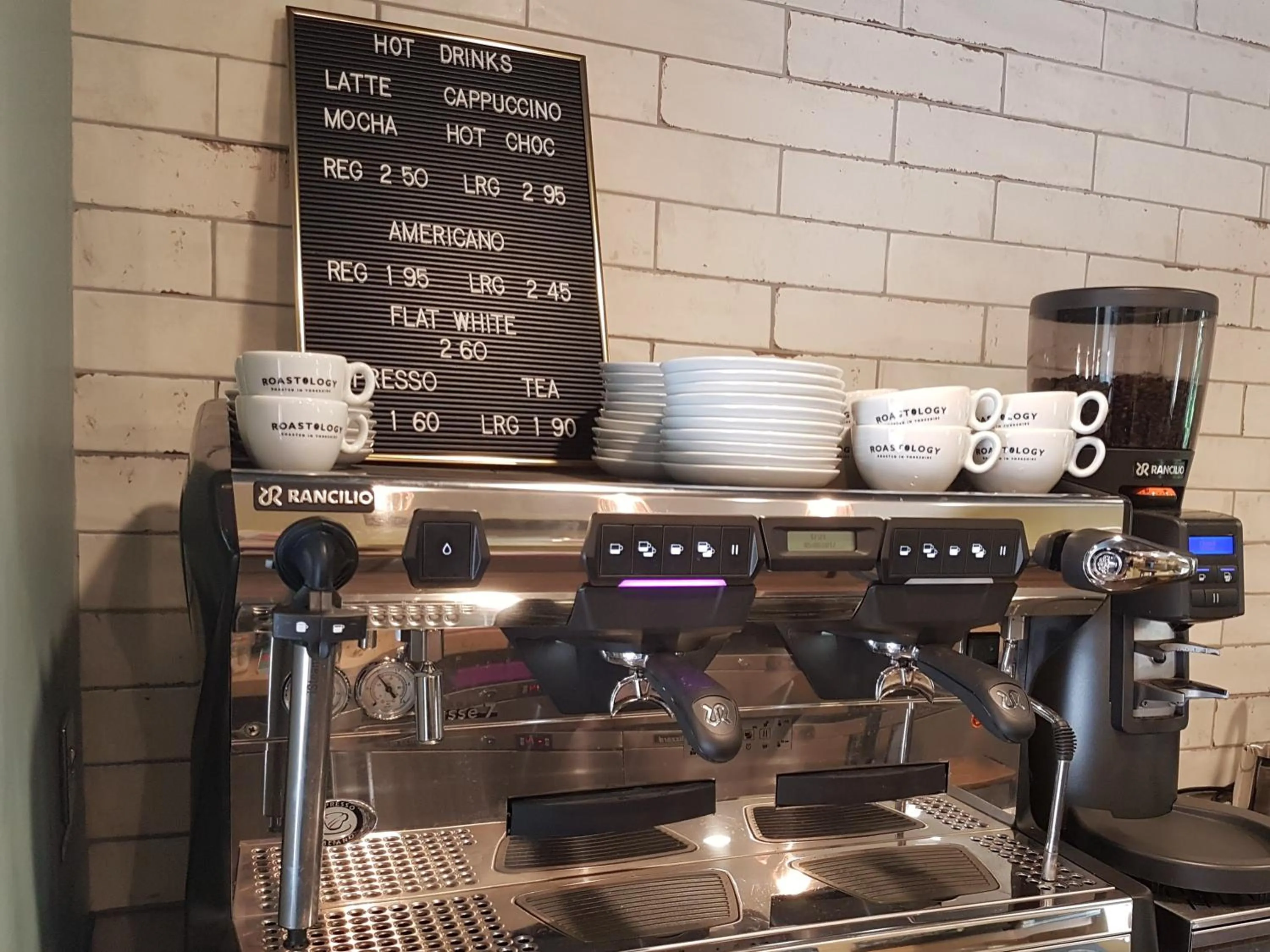 Food and drinks in Jonas Hotel