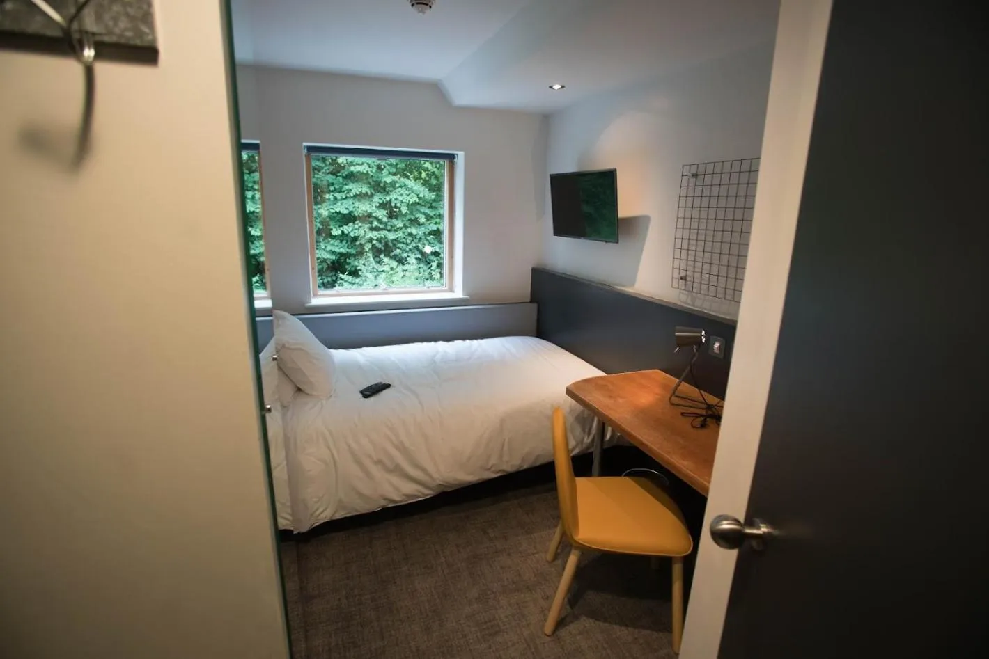 Bedroom, Bed in Jonas Hotel