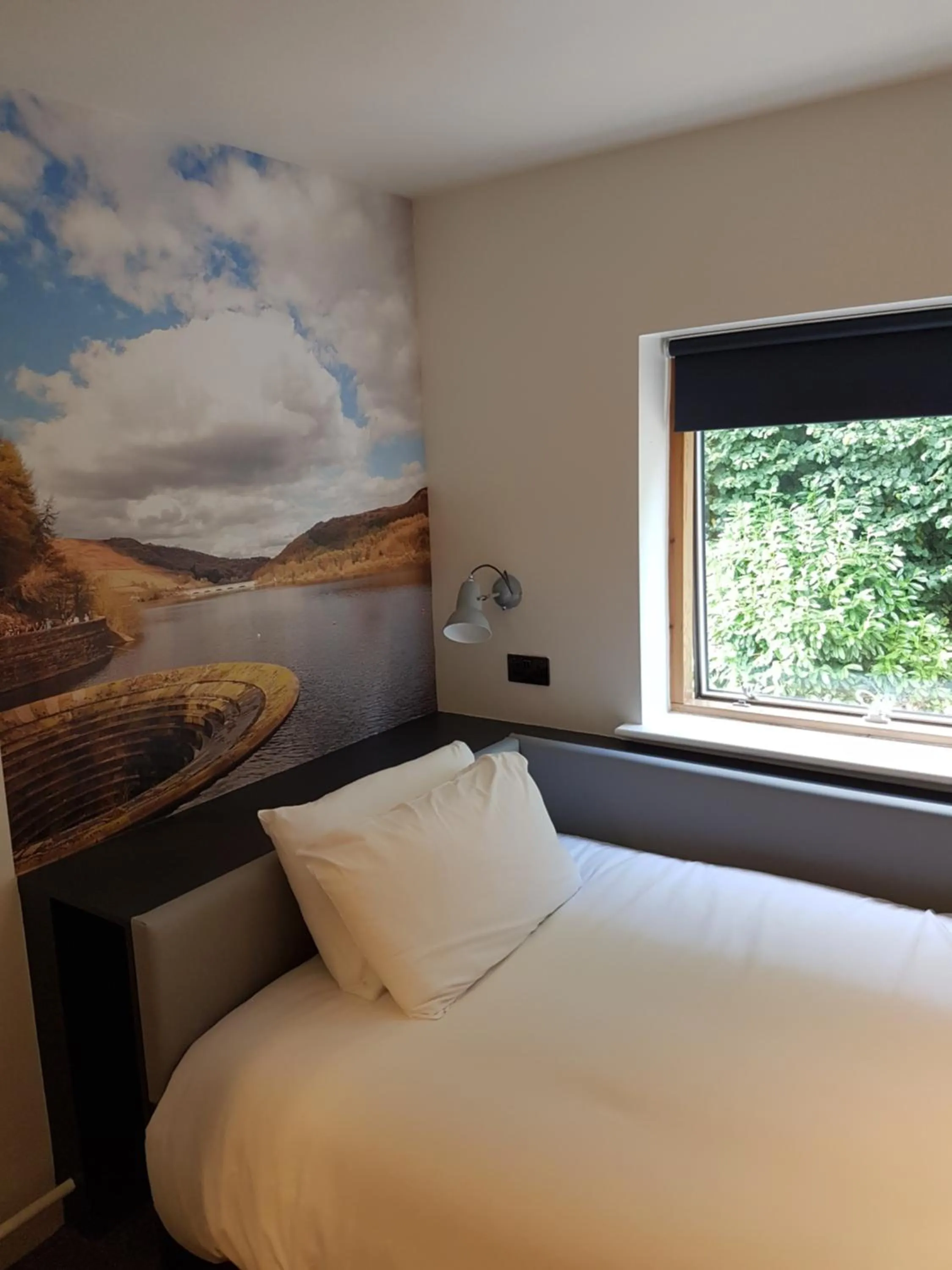 Bedroom, Bed in Jonas Hotel