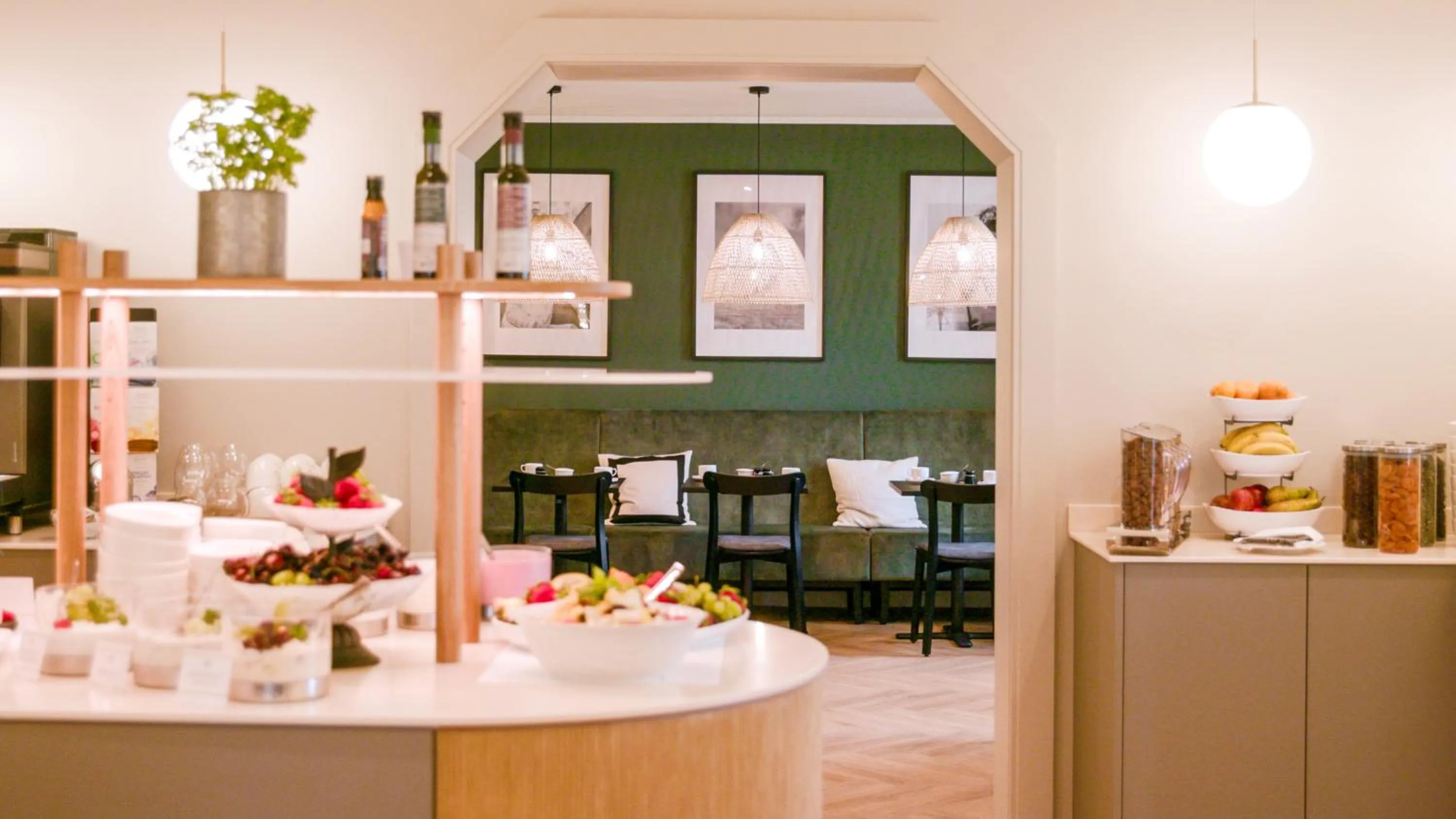 Buffet breakfast in Hotel Binzer Hof