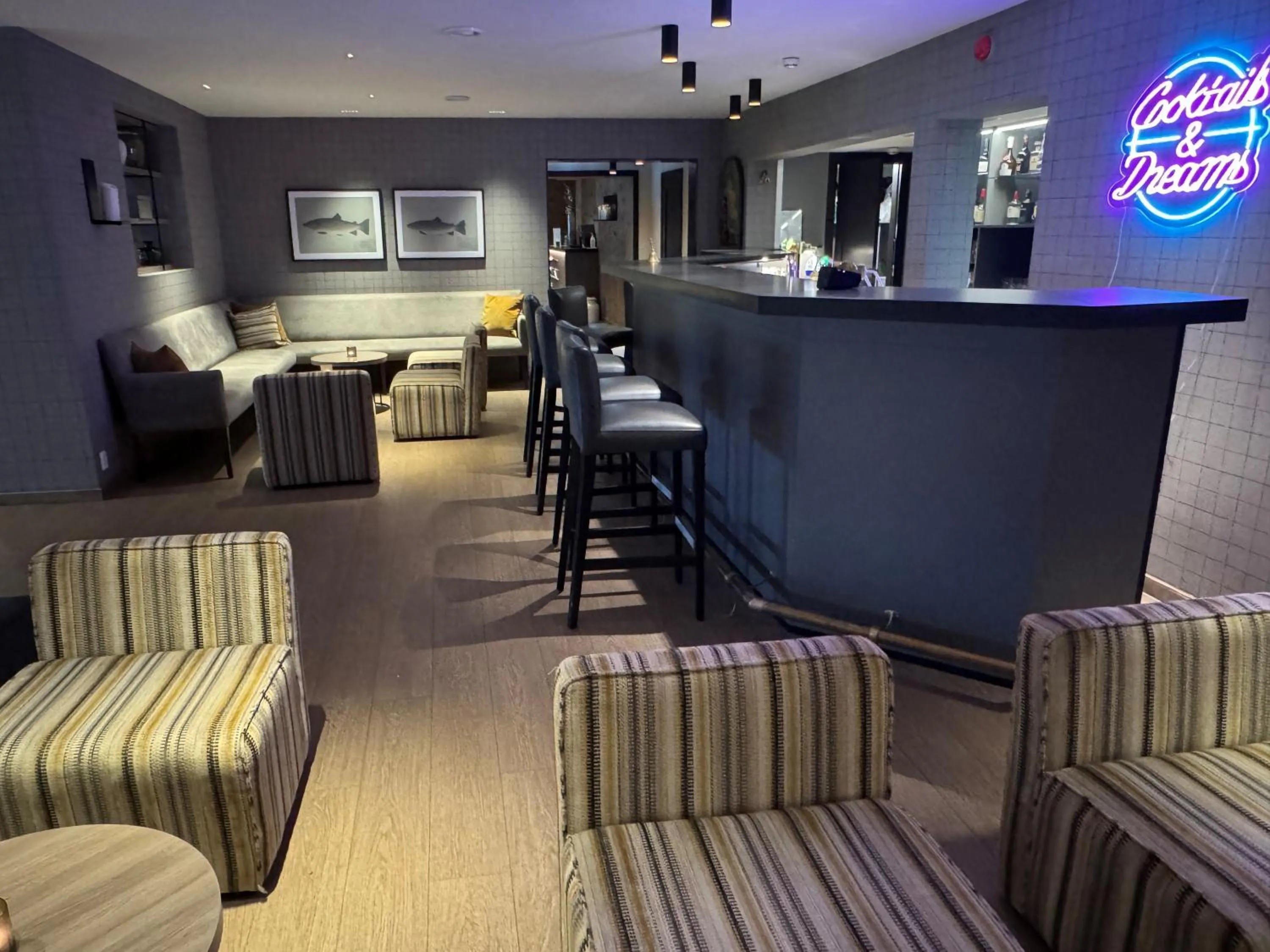 Lounge or bar in Grand Hotel Skei - Unike Hoteller