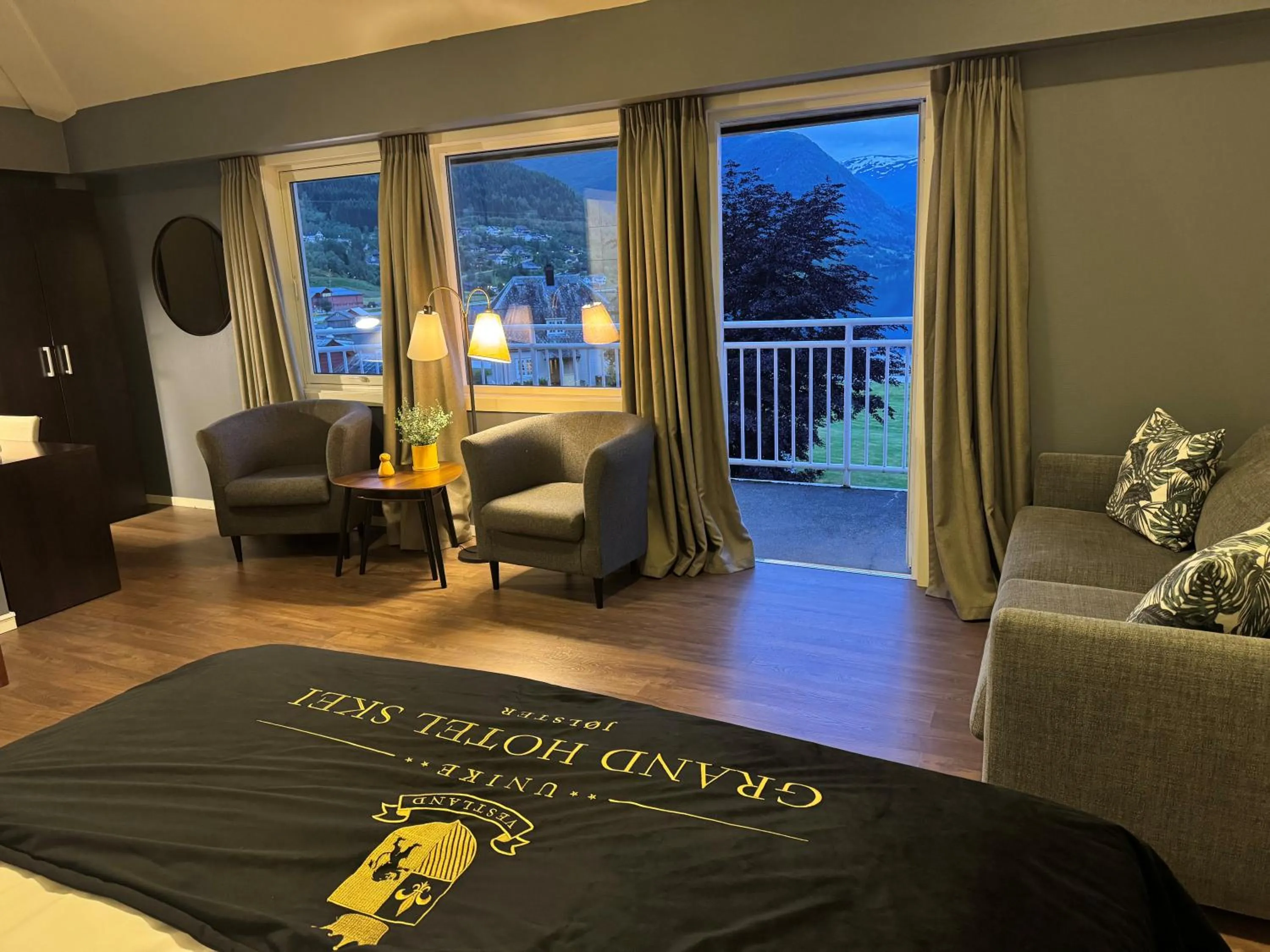 Photo of the whole room, Bed in Grand Hotel Skei - Unike Hoteller