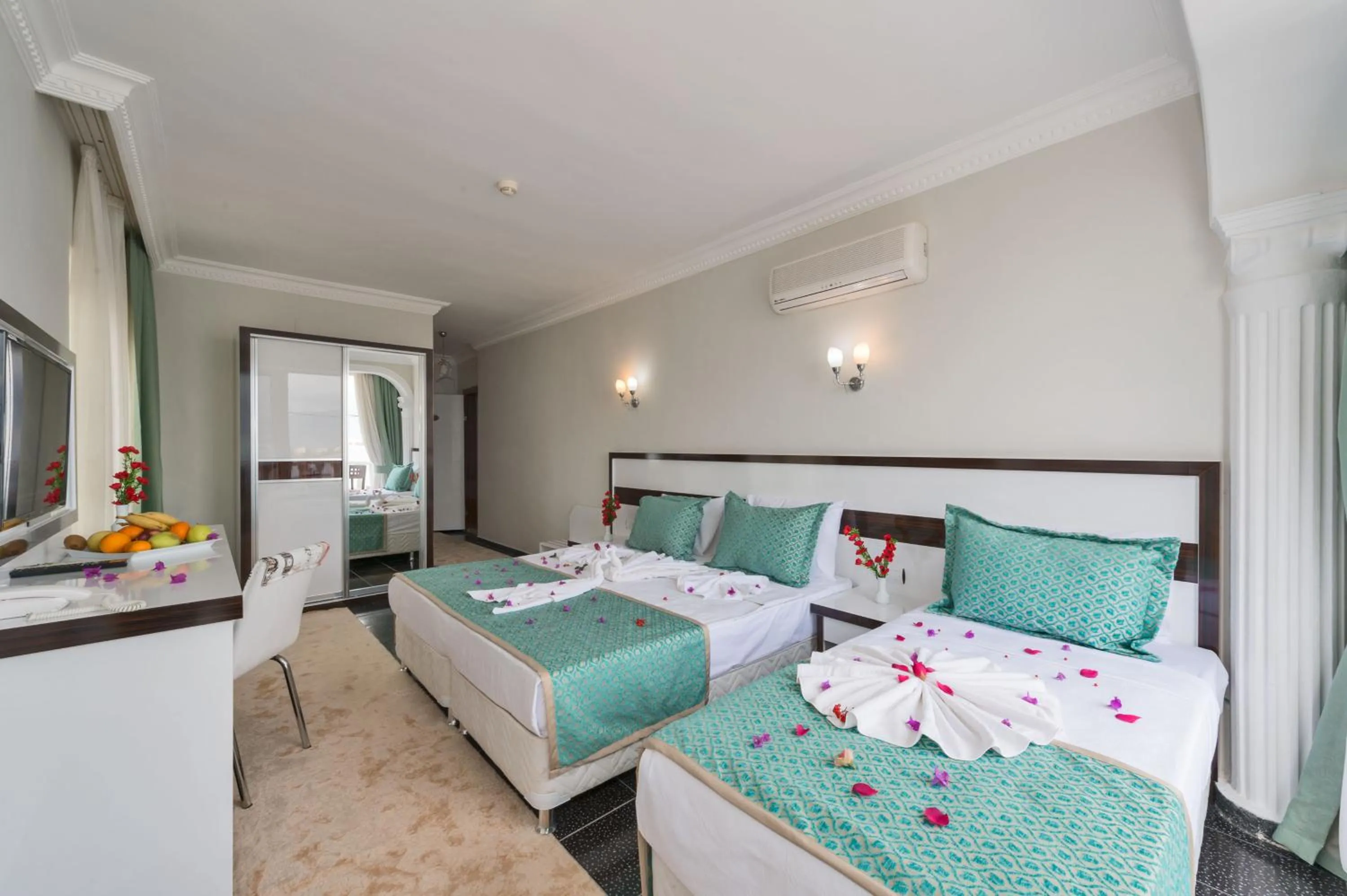 Photo of the whole room, Bed in Otel Carpe Diem Gold