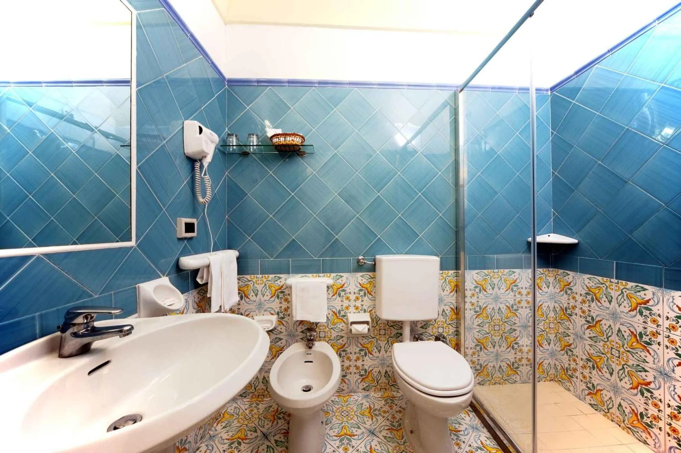 Shower in Hotel San Lorenzo Thermal Spa