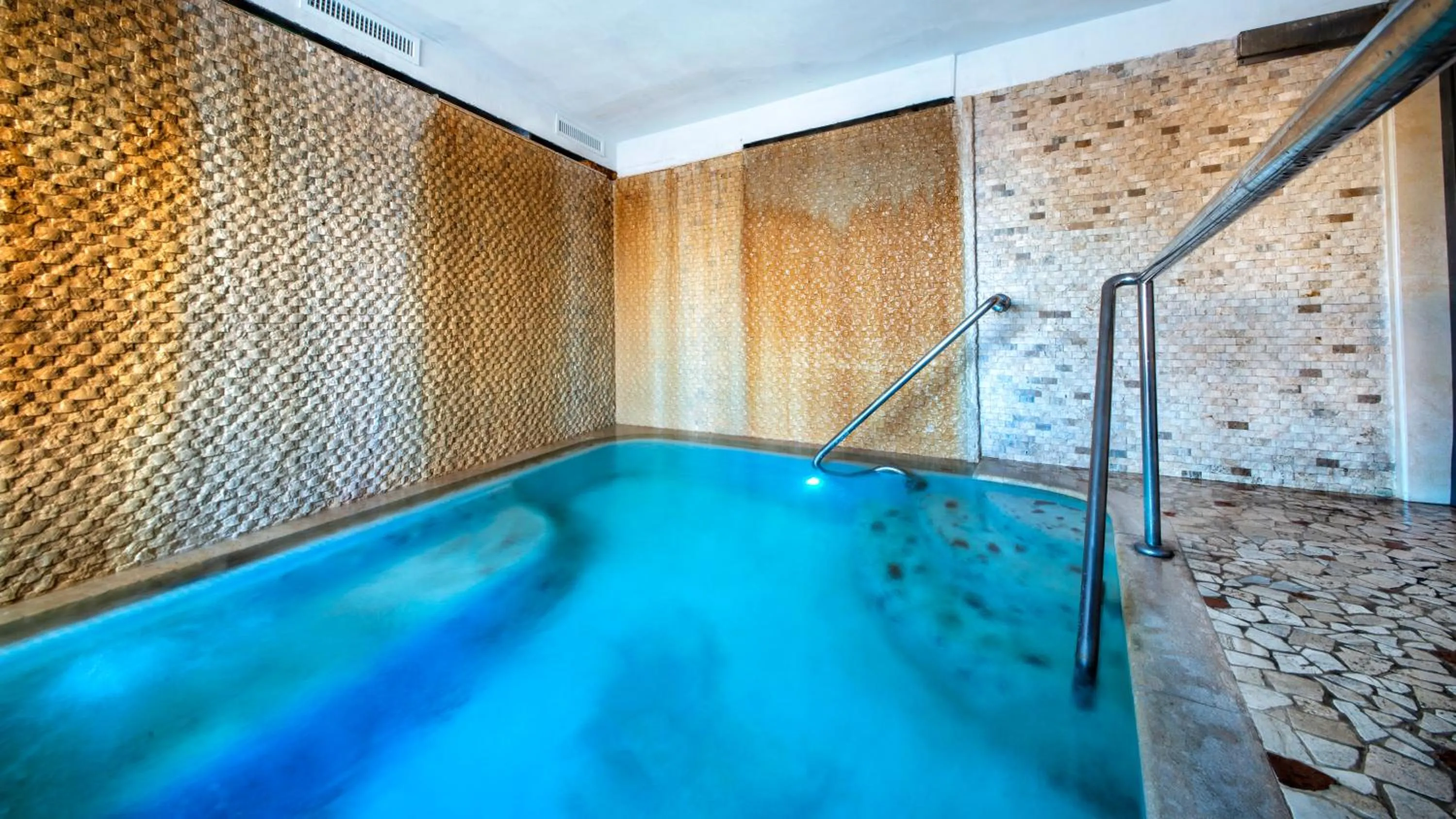 Pool view in Hotel San Lorenzo Thermal Spa