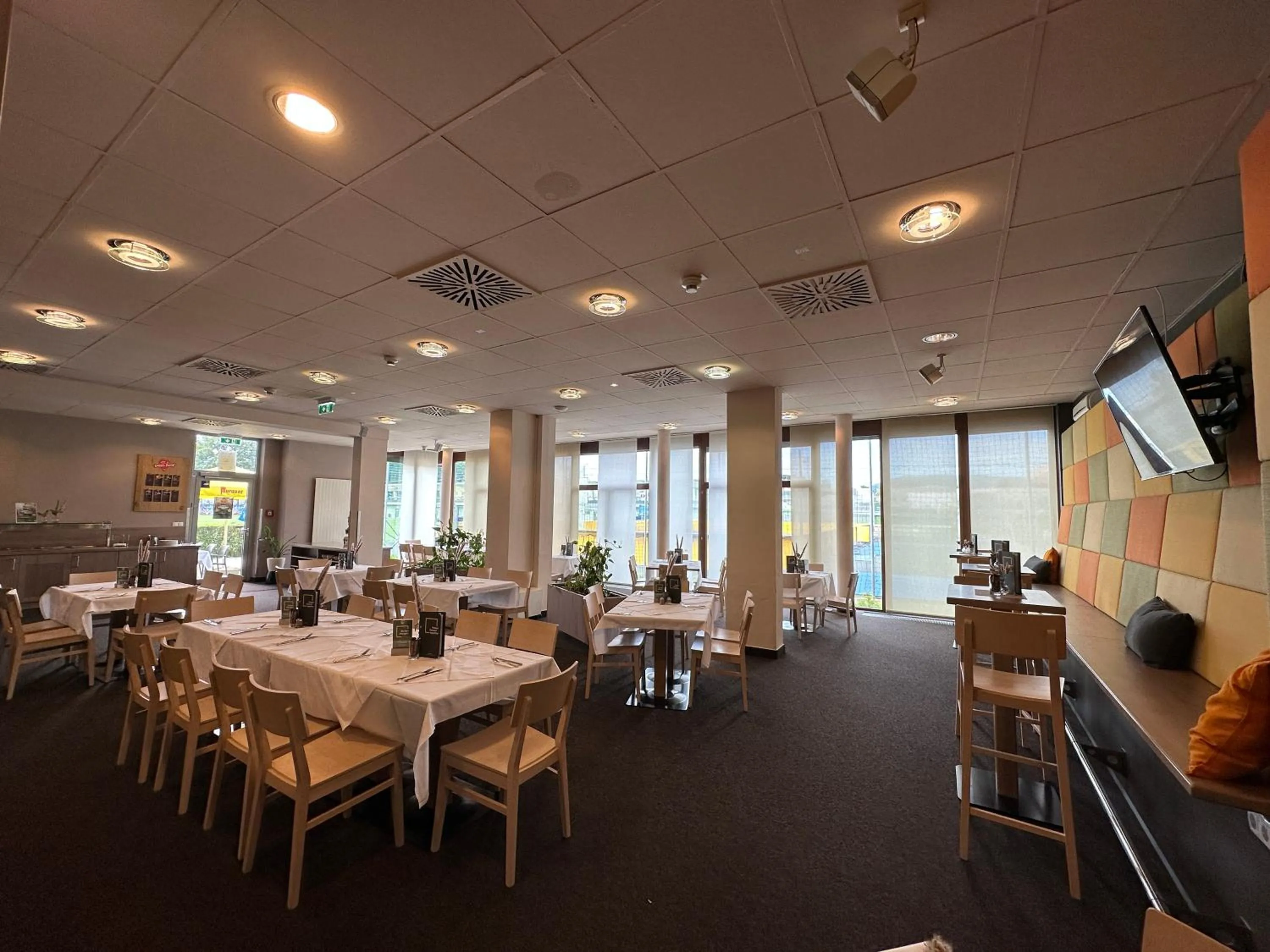 Restaurant/places to eat in JUFA Hotel Graz Süd - Self Check-in