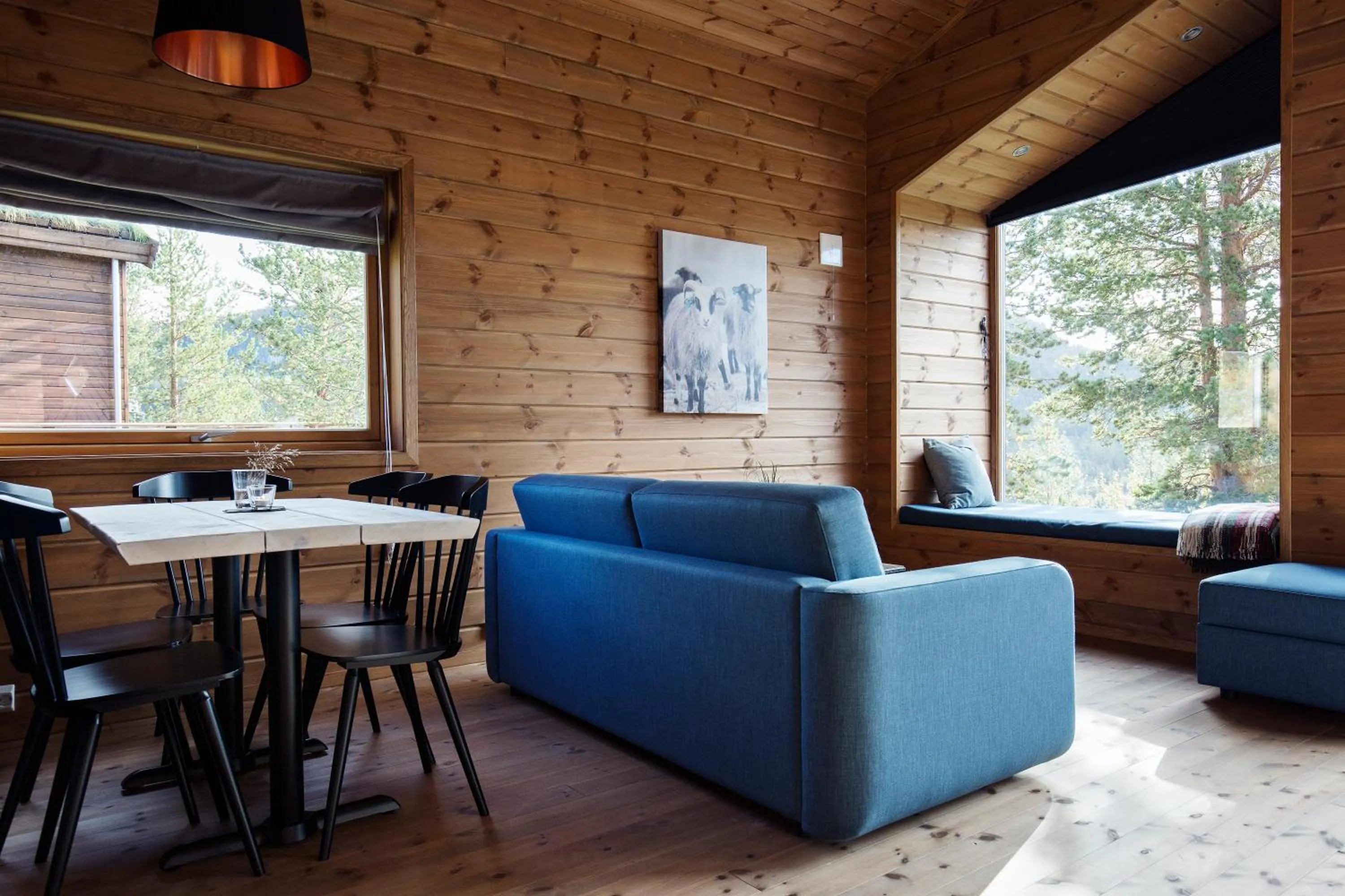 Living room in Bjørnfjell Mountain Lodge