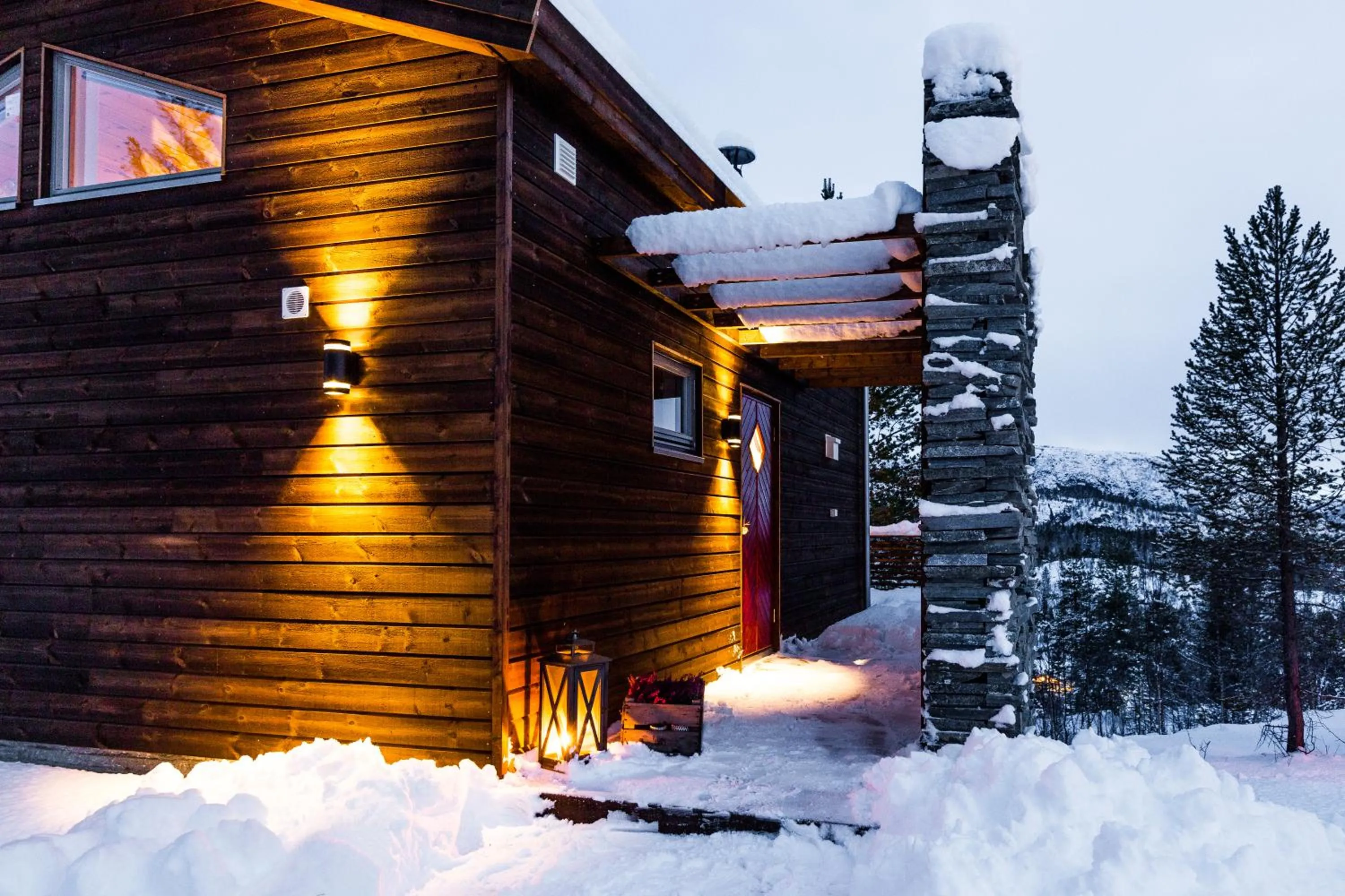 Facade/entrance in Bjørnfjell Mountain Lodge