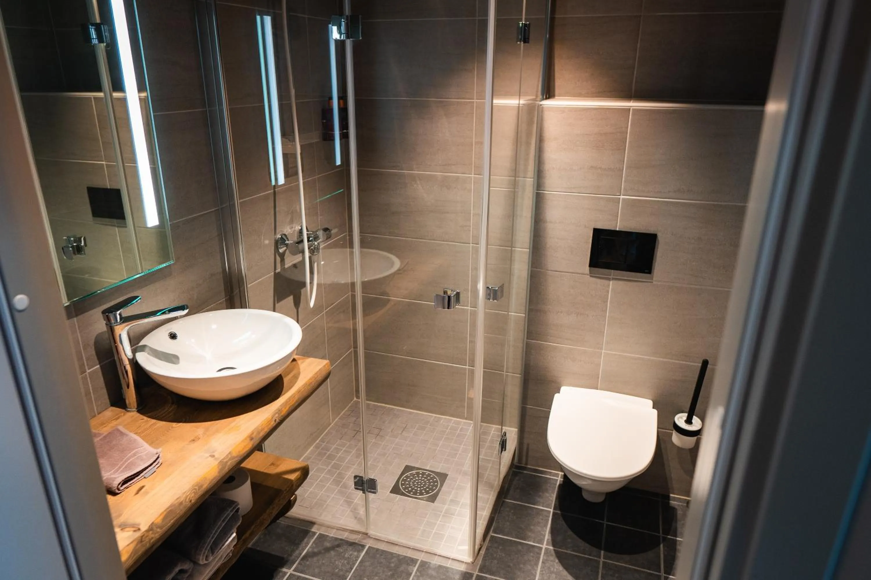 Shower in Bjørnfjell Mountain Lodge
