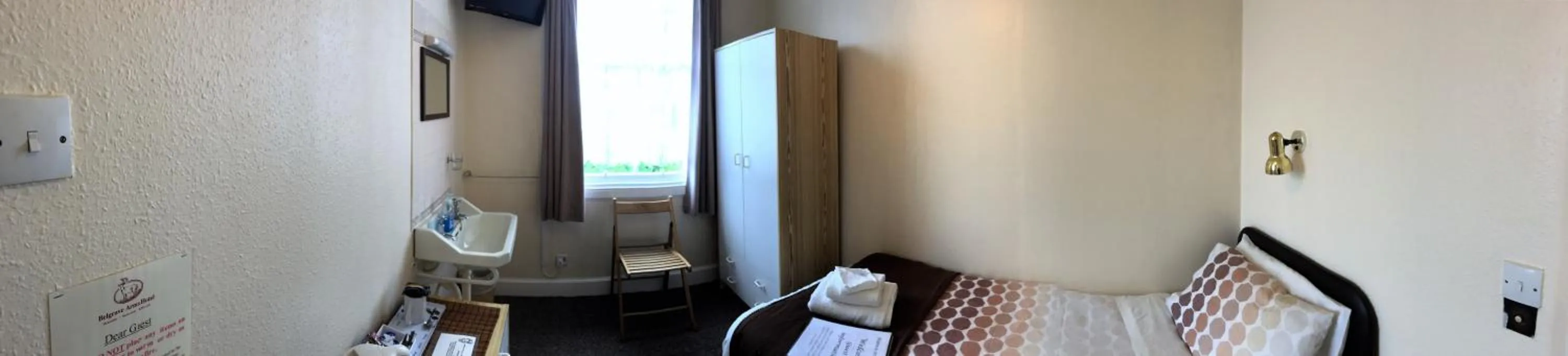 Bed in Belgrave Arms Hotel