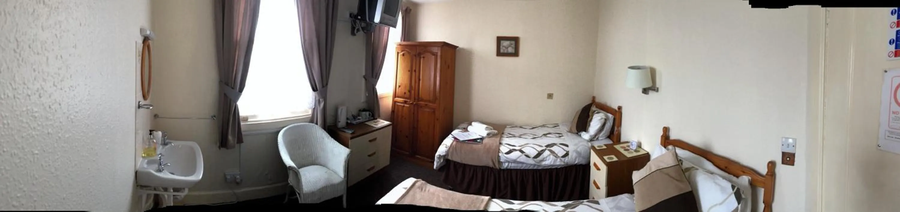 Bed in Belgrave Arms Hotel