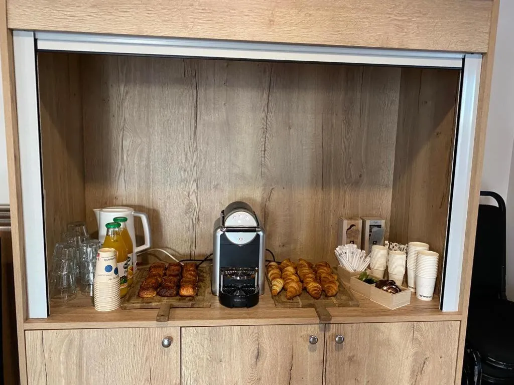 Food and drinks in Campanile Montpellier Ouest - Croix D'Argent