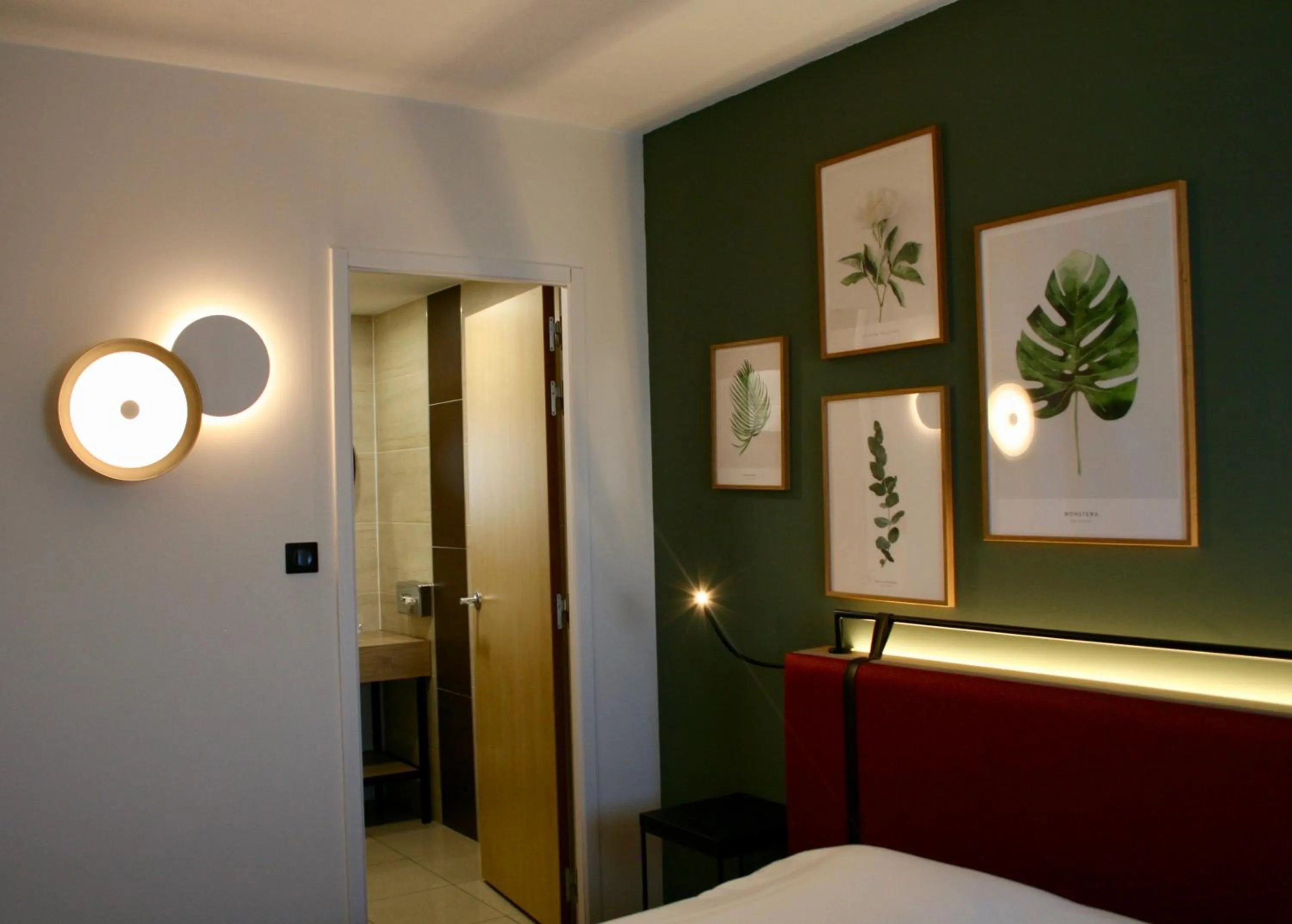 Photo of the whole room, Bed in Campanile Montpellier Ouest - Croix D'Argent