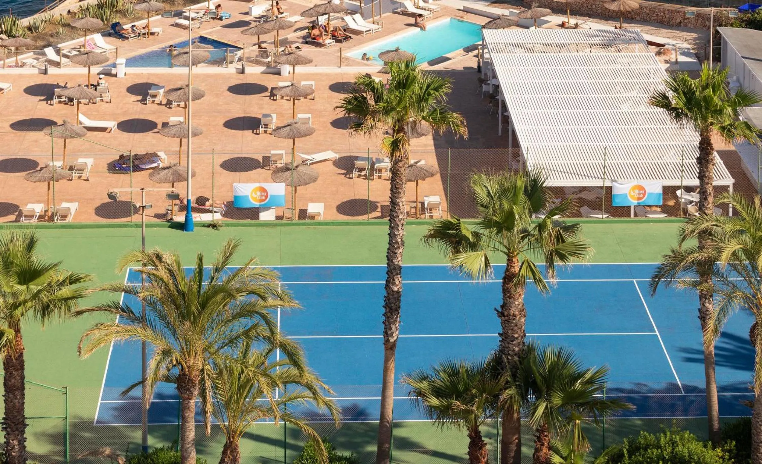 Tennis court in Hotel Palia Maria Eugenia