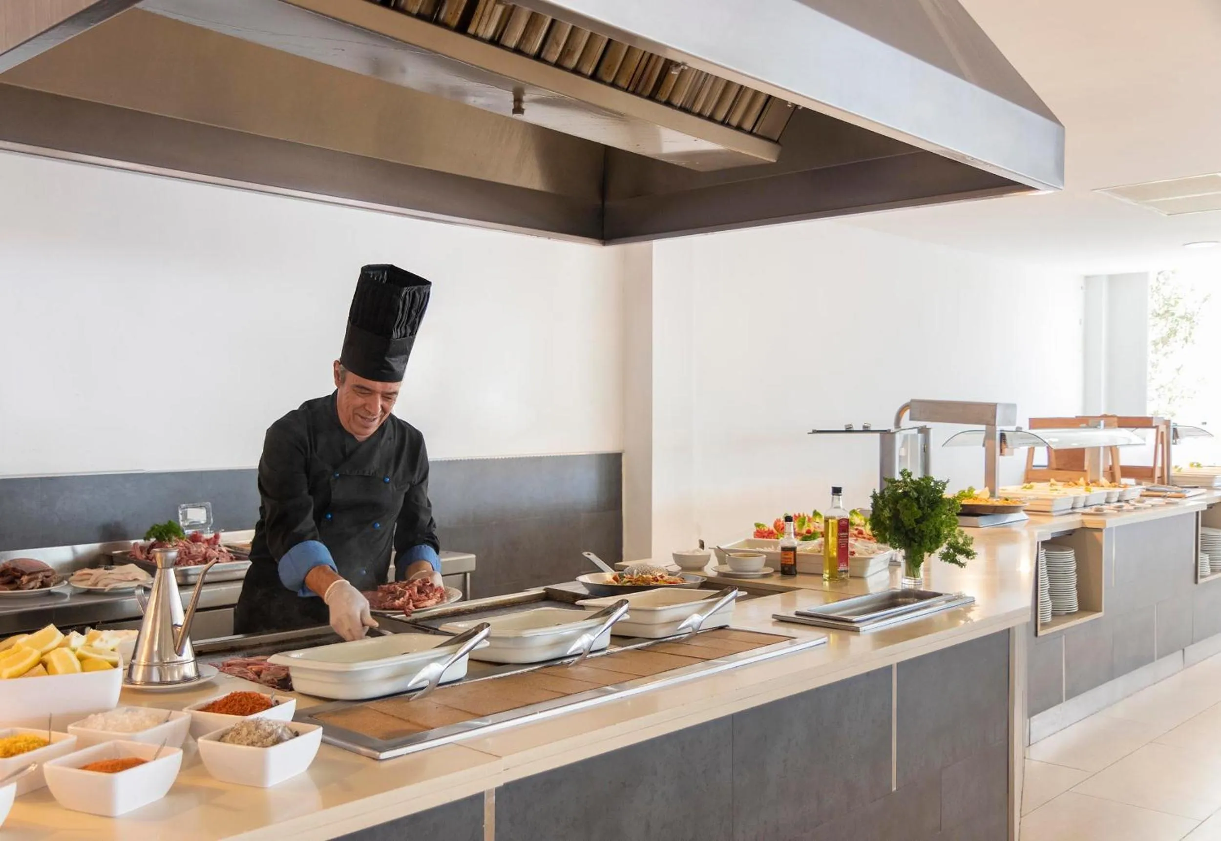 Restaurant/places to eat in Hotel Palia Maria Eugenia