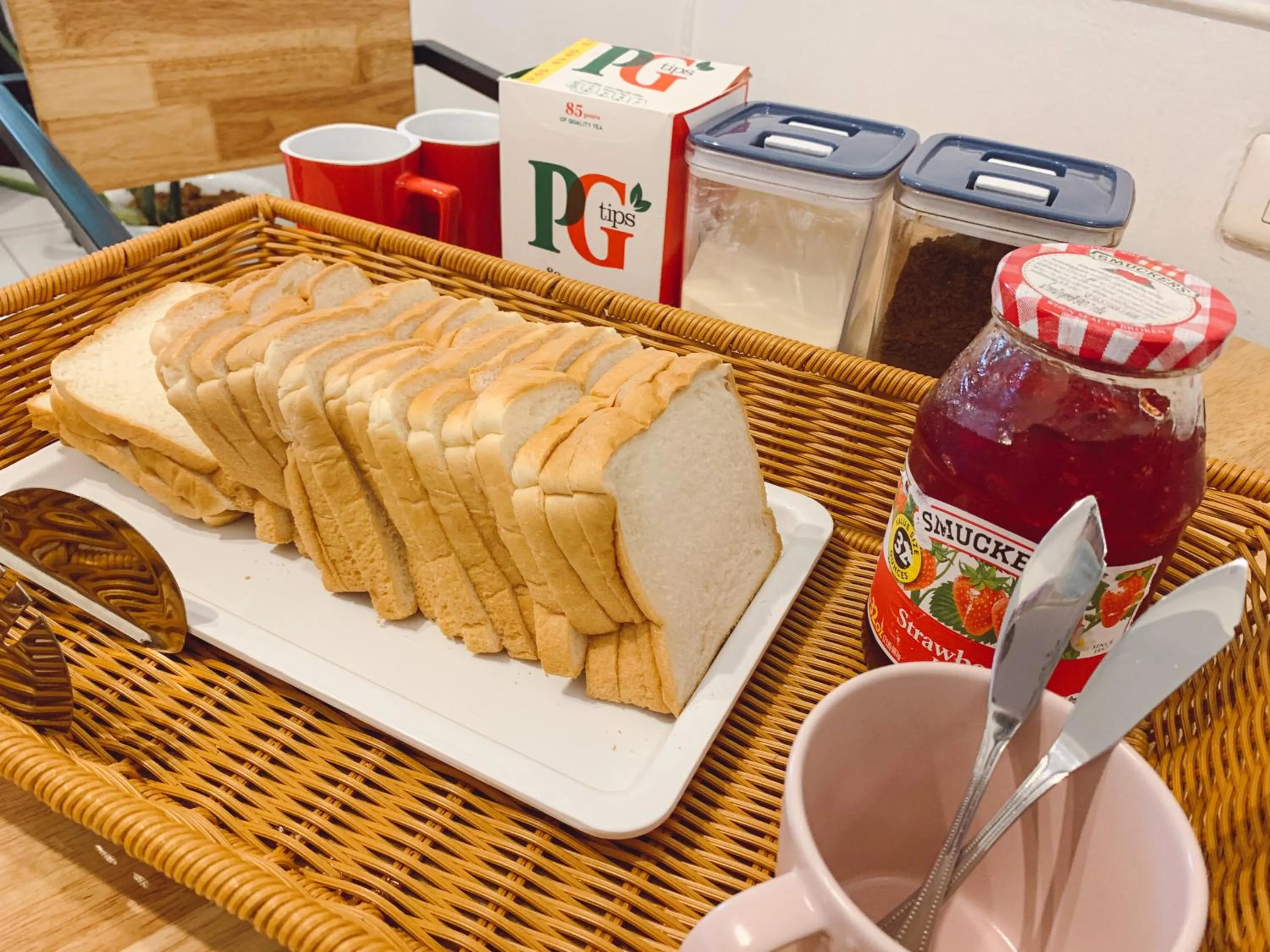 Pillow & Bread Hostel