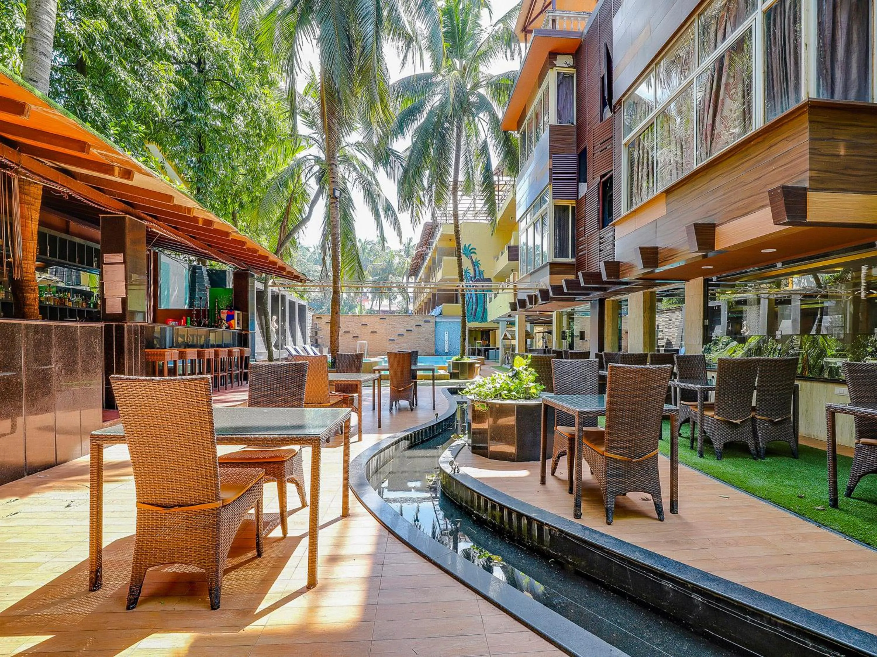 Lounge or bar in Grandeur De Sanchi- Luxury Beach Resort & Spa