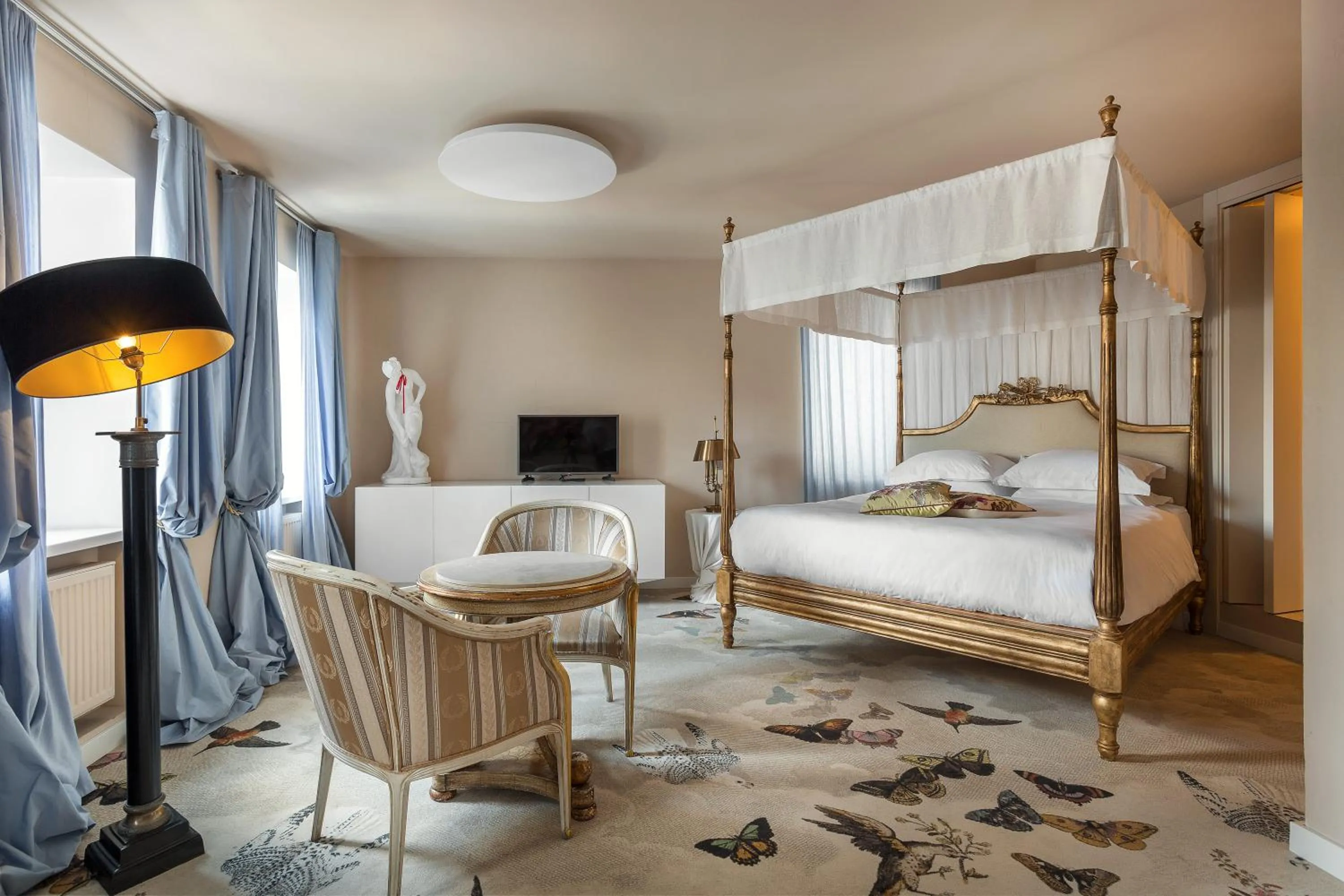 Bed in Vozdvyzhensky Boutique Hotel