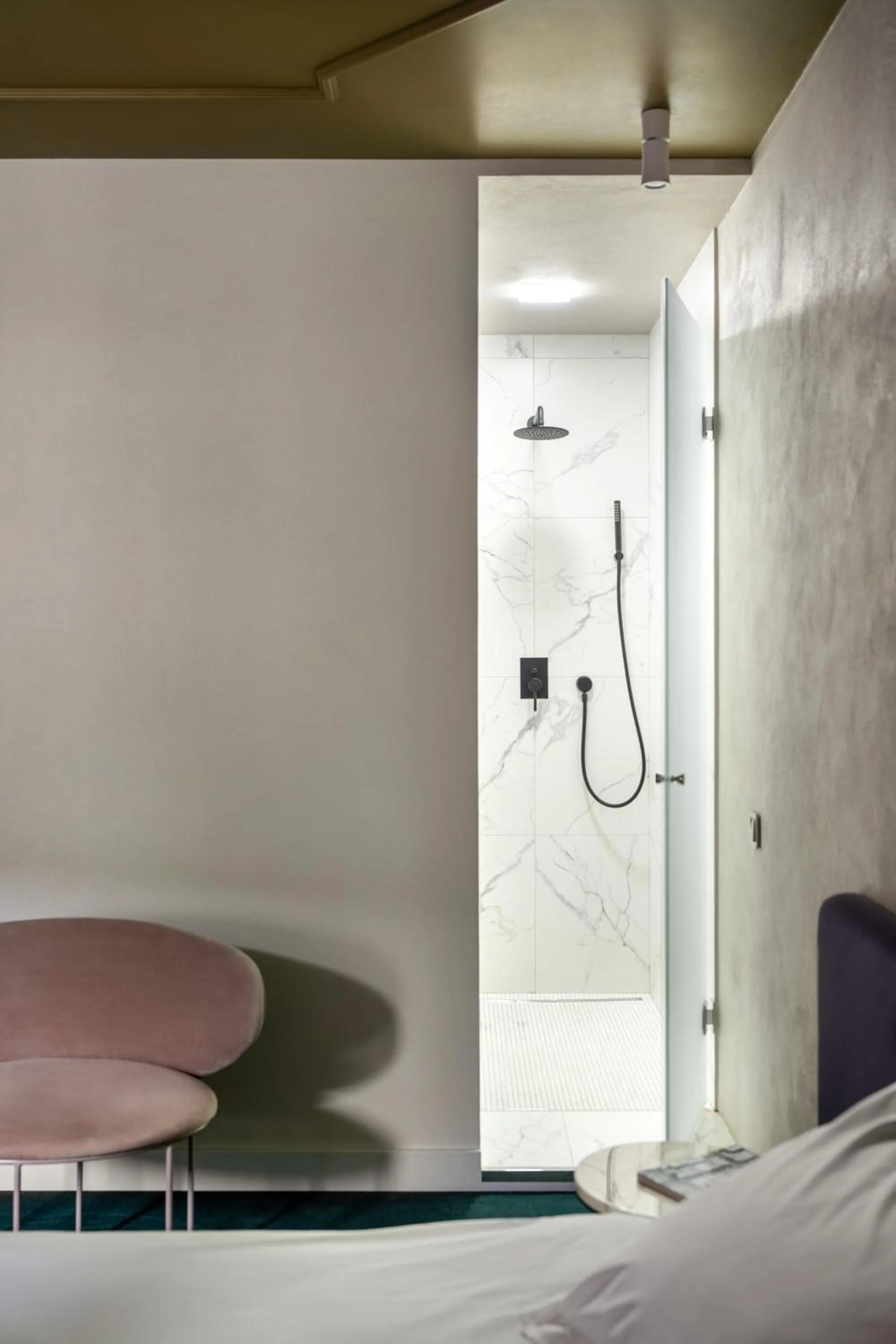 Shower, Bed in Vozdvyzhensky Boutique Hotel