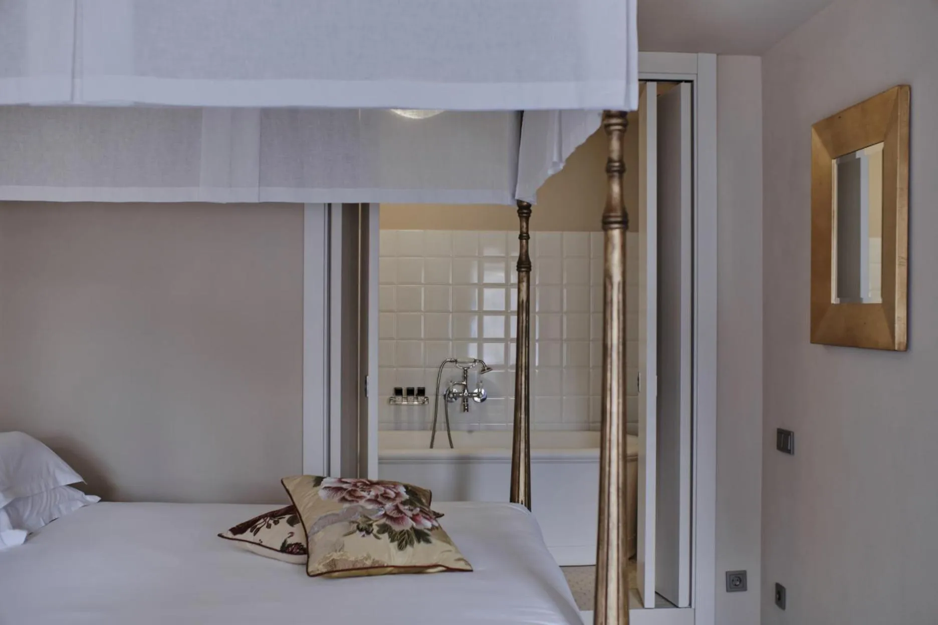 Bedroom, Bed in Vozdvyzhensky Boutique Hotel