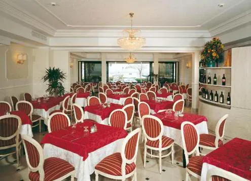 Restaurant/places to eat in Hotel Executive La Fiorita