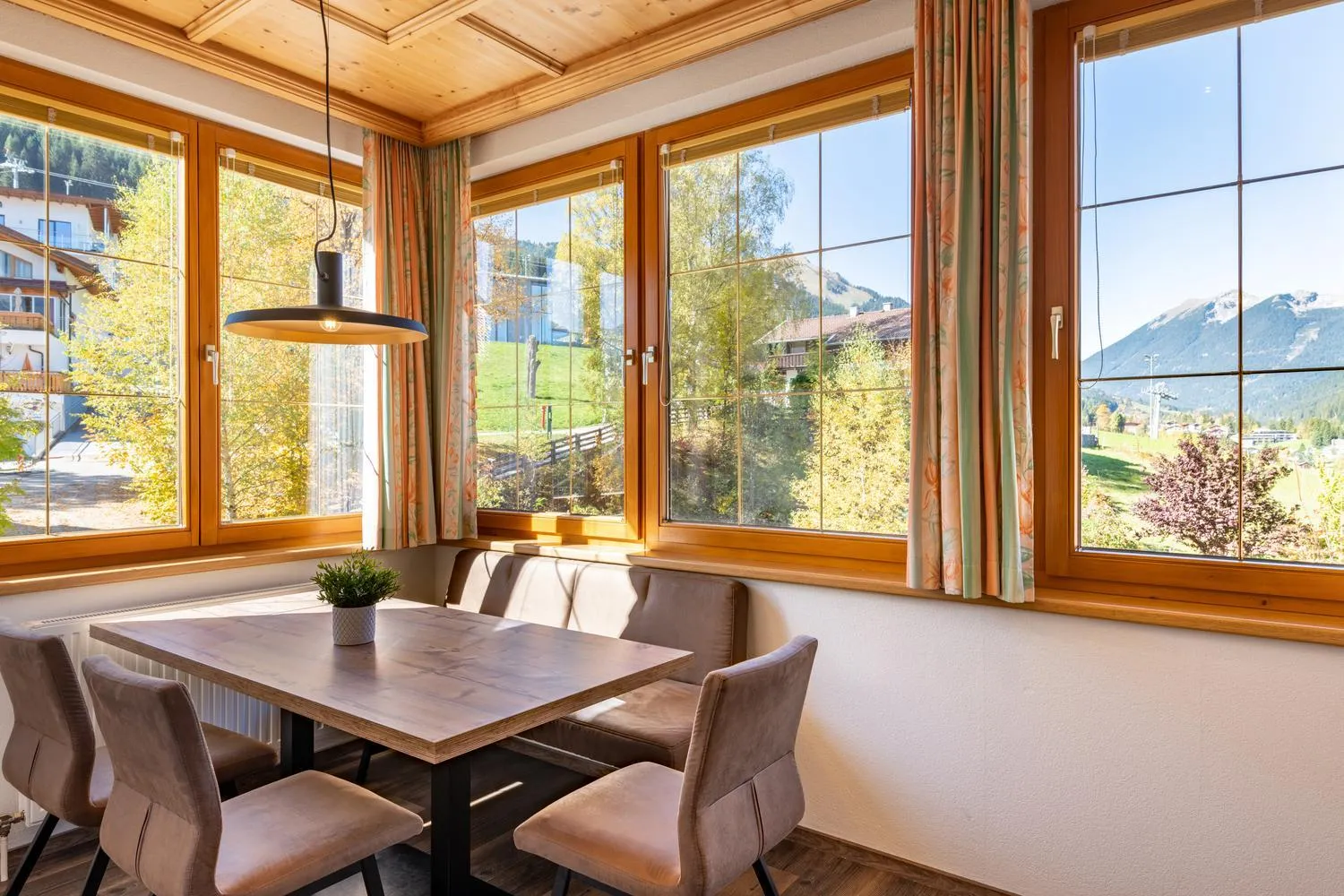 Dining area in Aparthotel Tyrol