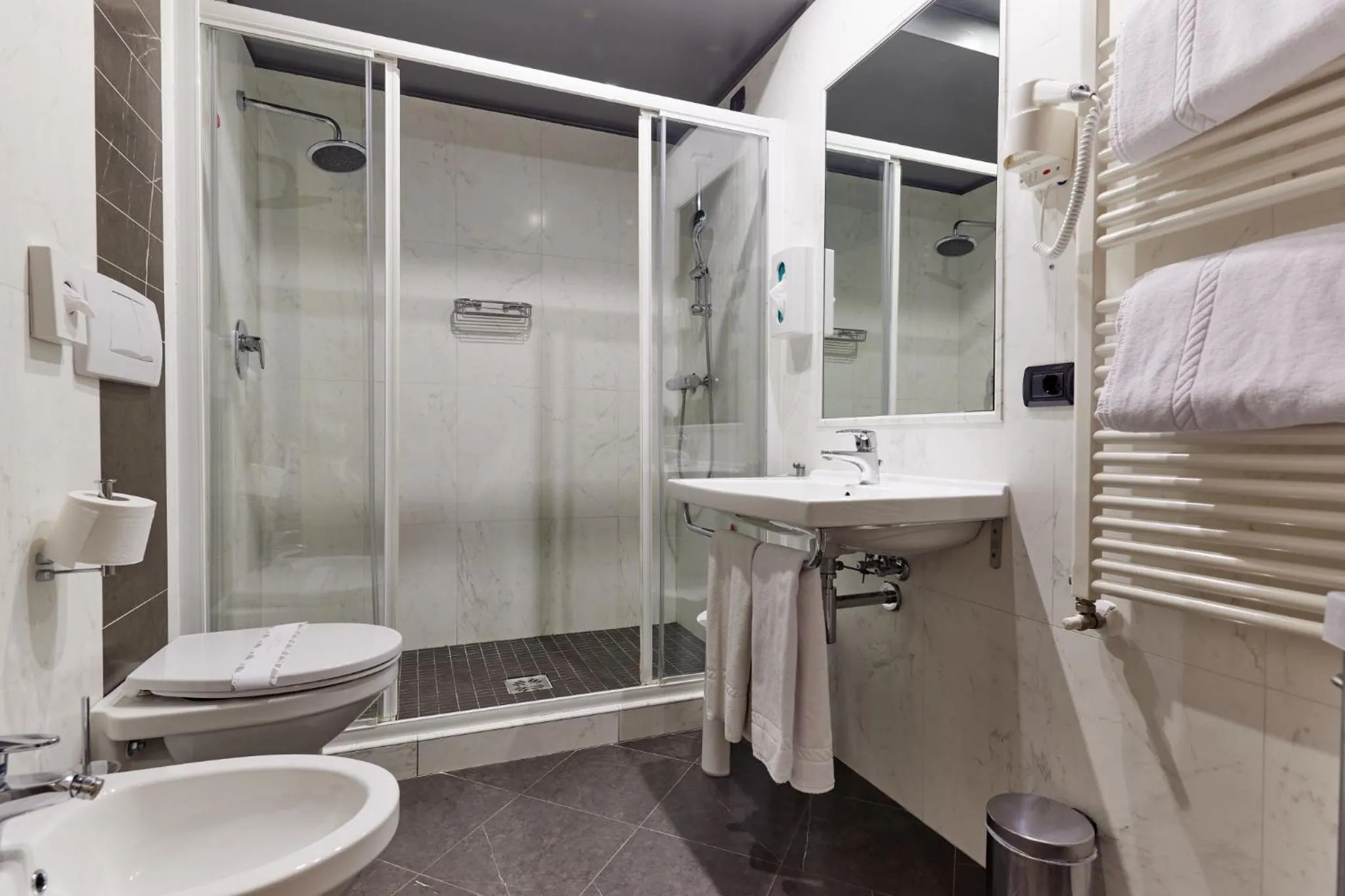 Shower in Hotel Europa