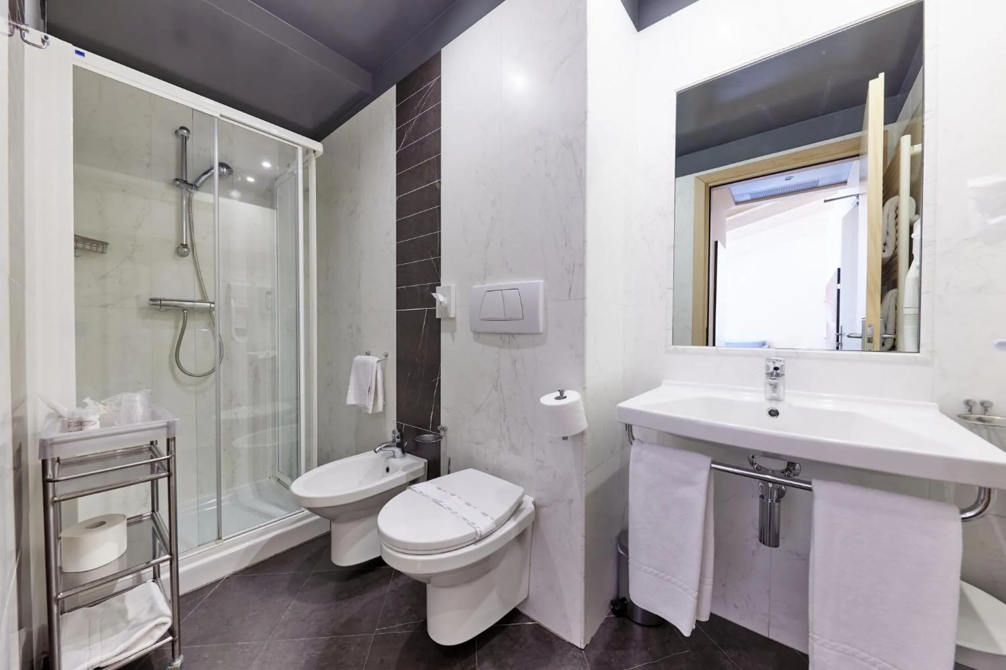 Shower in Hotel Europa