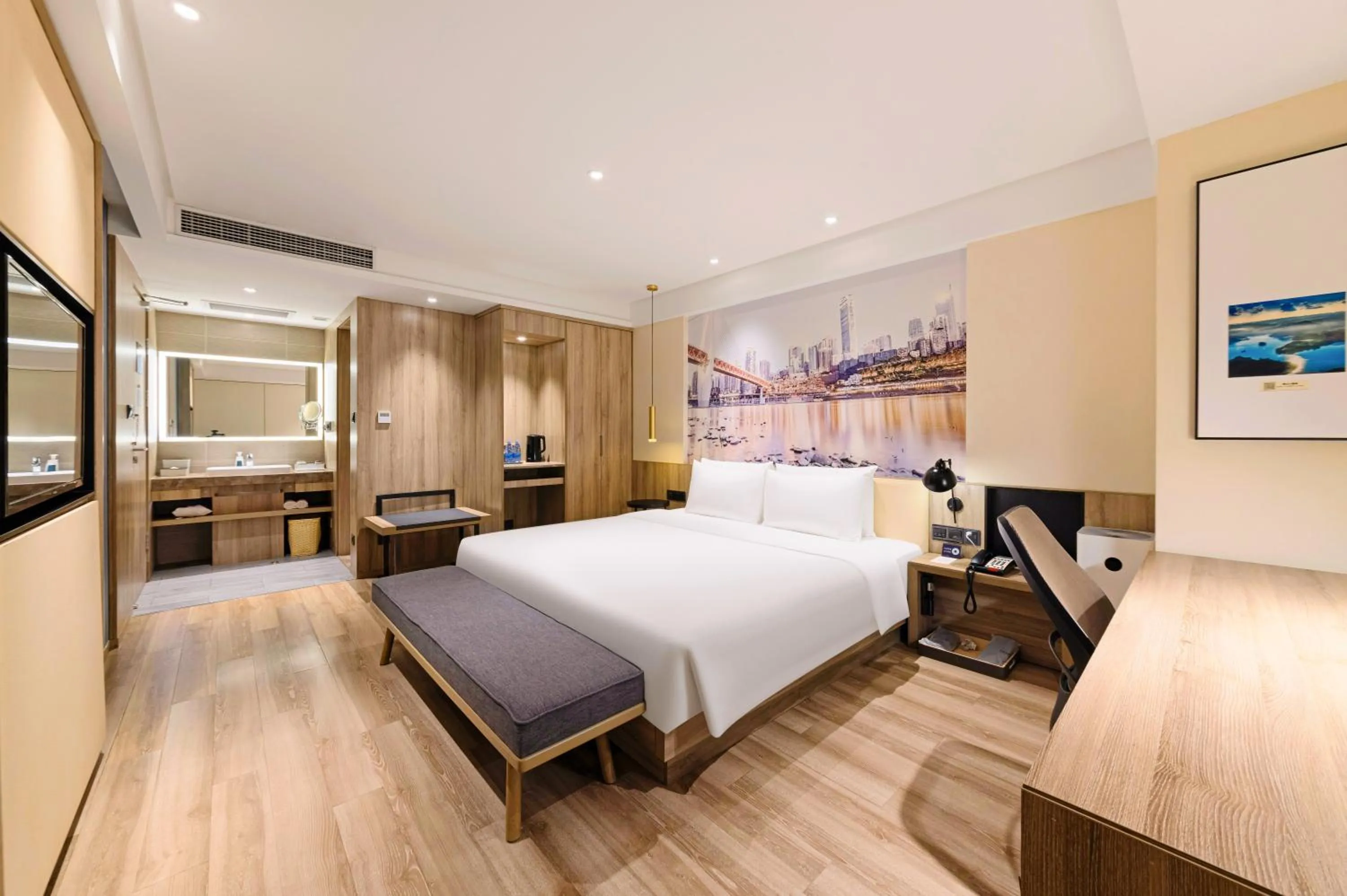 Photo of the whole room, Bed in Atour Hotel Chongqing Jiefangbei