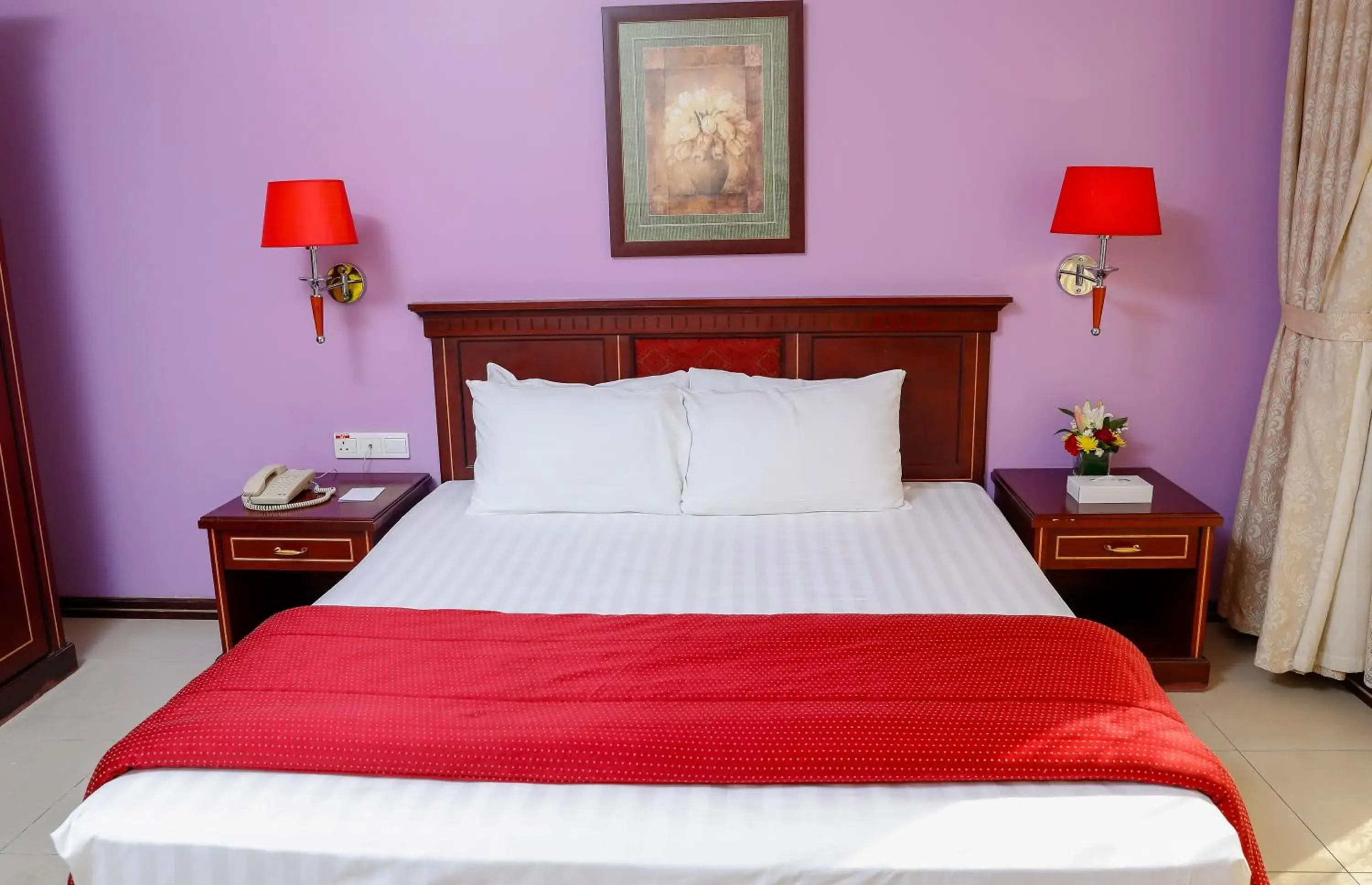Bed in Taj Plaza Hotel
