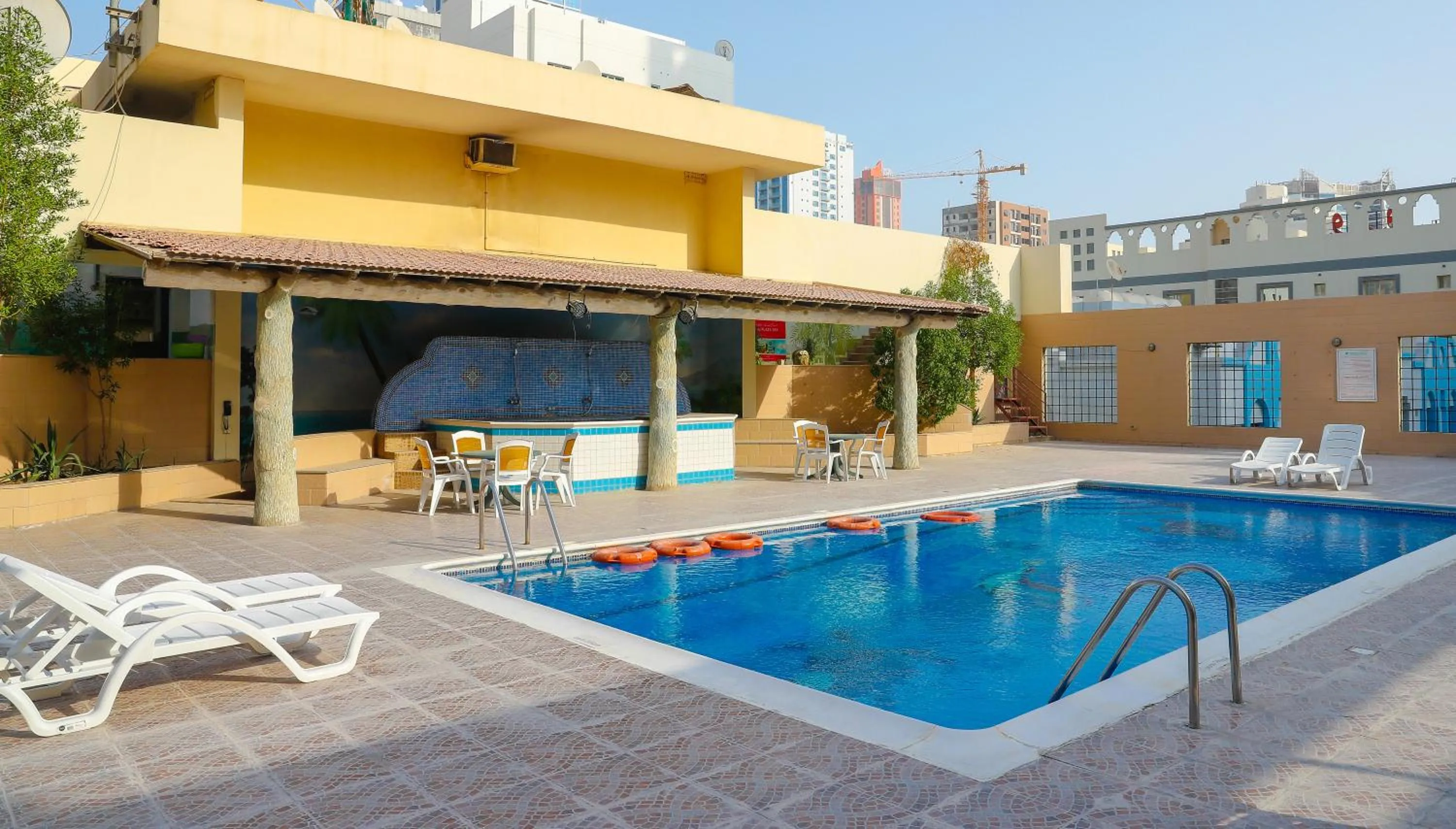 Swimming pool in Taj Plaza Hotel