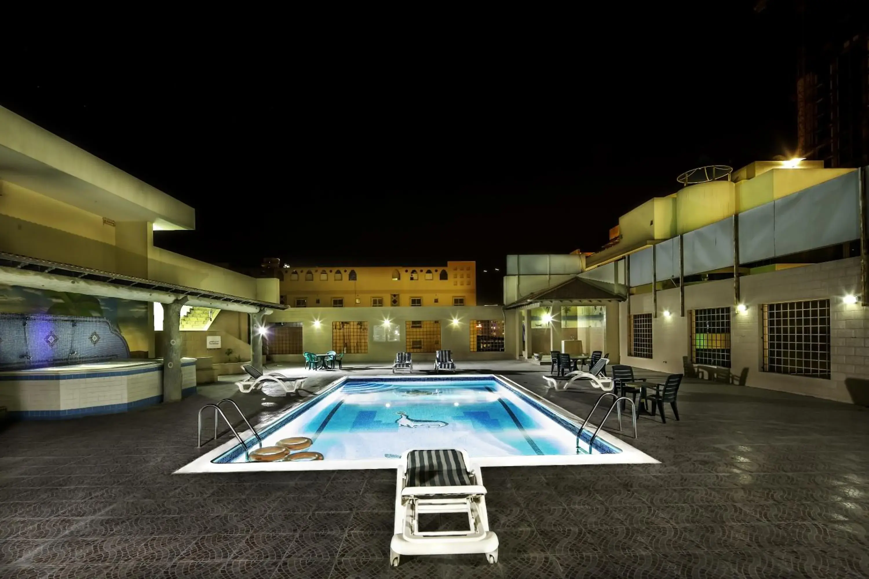 Swimming Pool in Taj Plaza Hotel