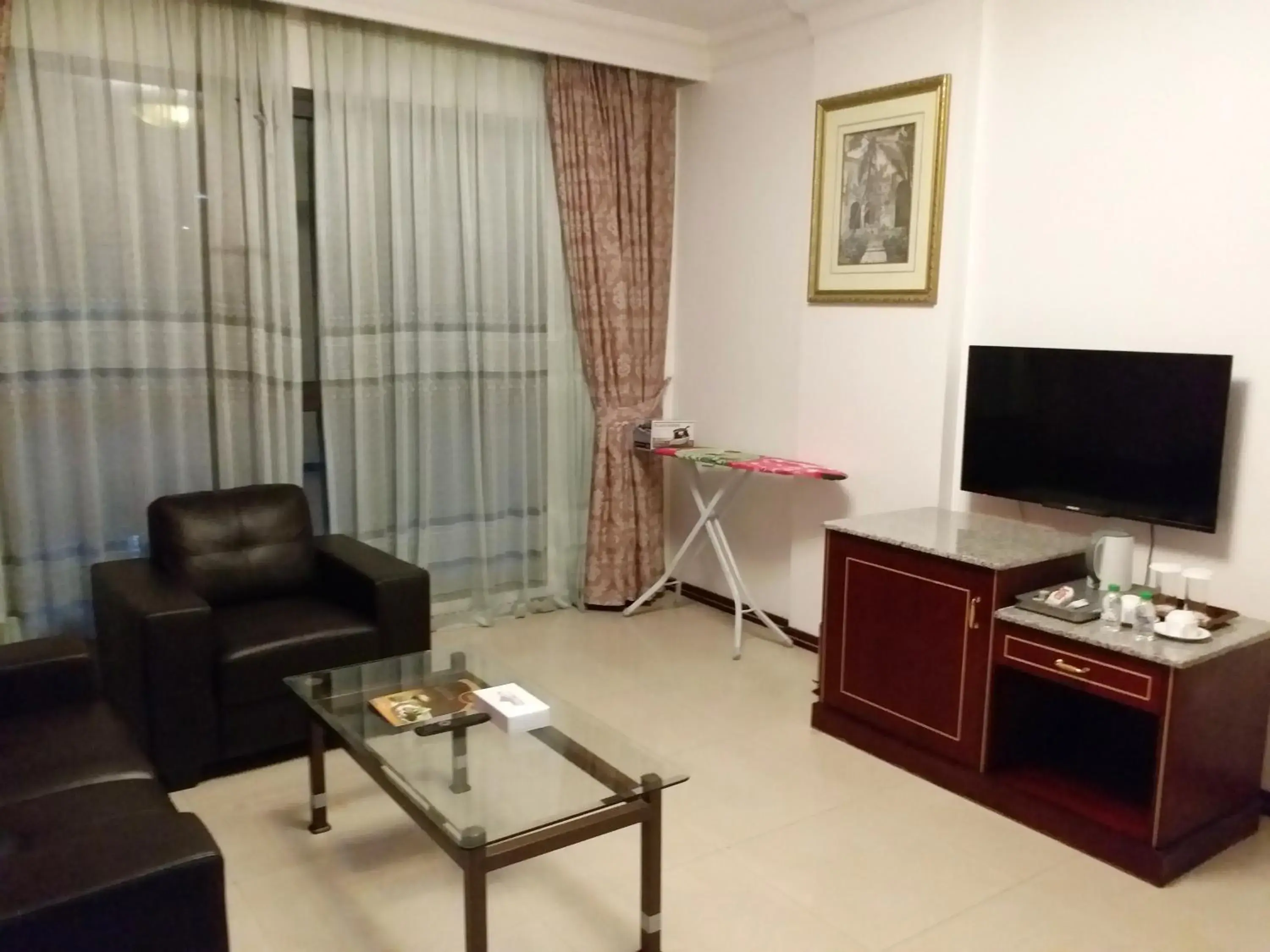 Living room, Seating Area in Taj Plaza Hotel