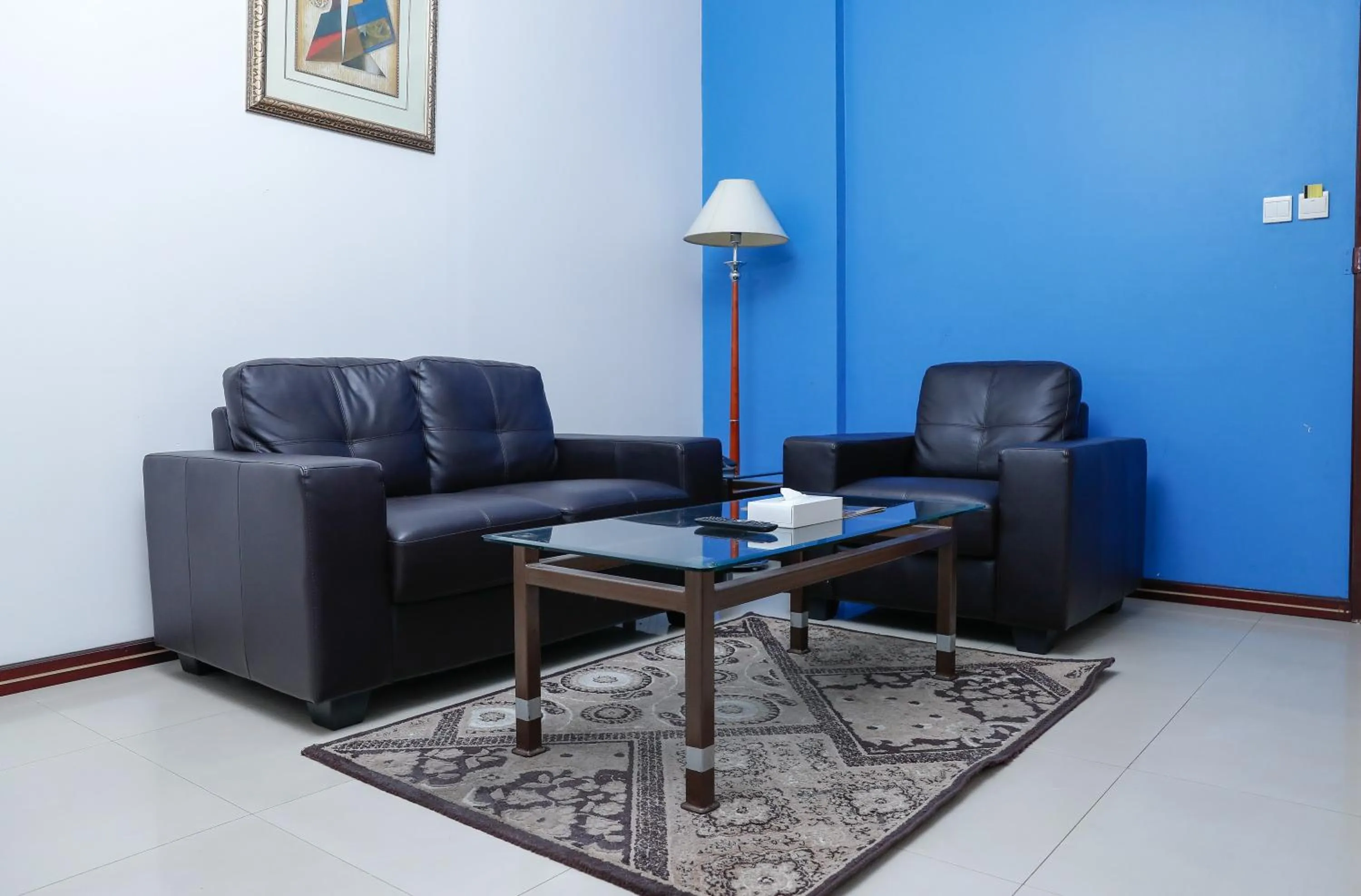 Living room in Taj Plaza Hotel