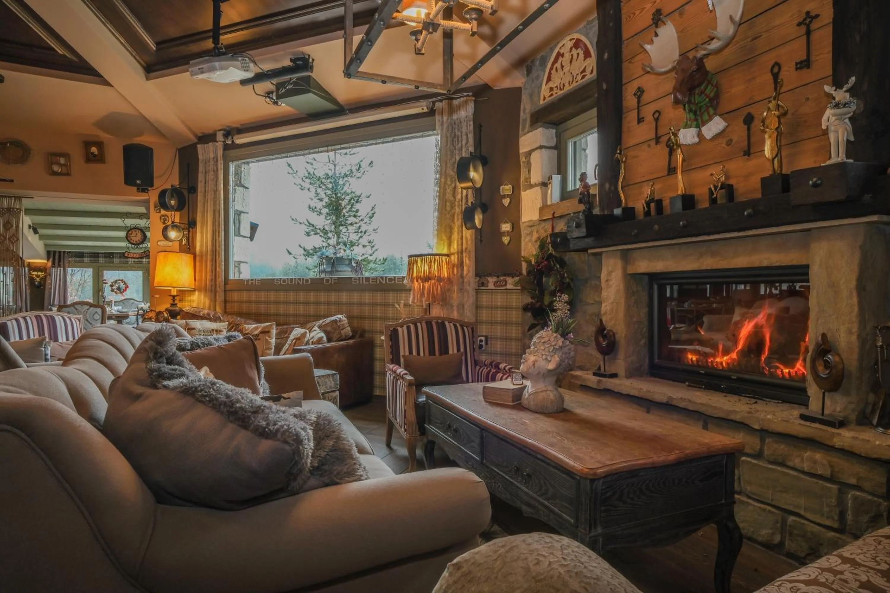 Restaurant/places to eat in Pindos Resort