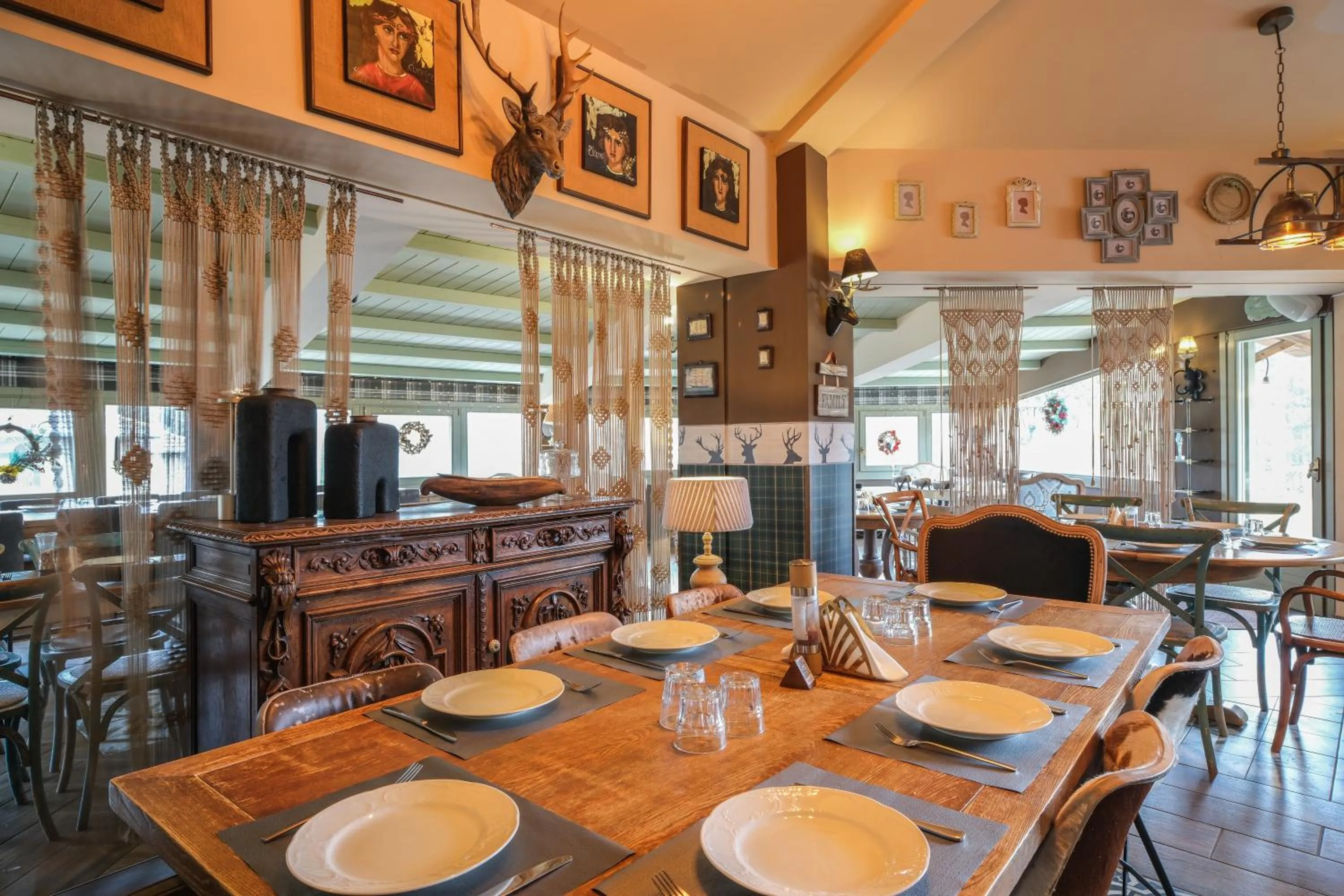 Restaurant/places to eat in Pindos Resort